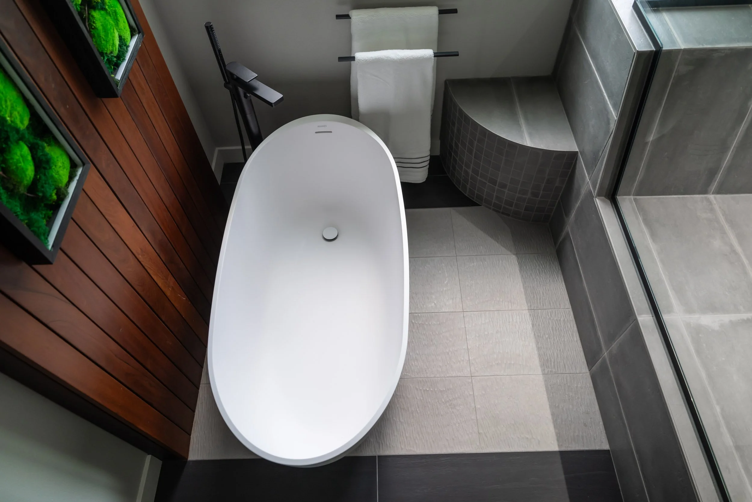 An aerial view of the bathtub, showing the interaction of different tiles on the floor