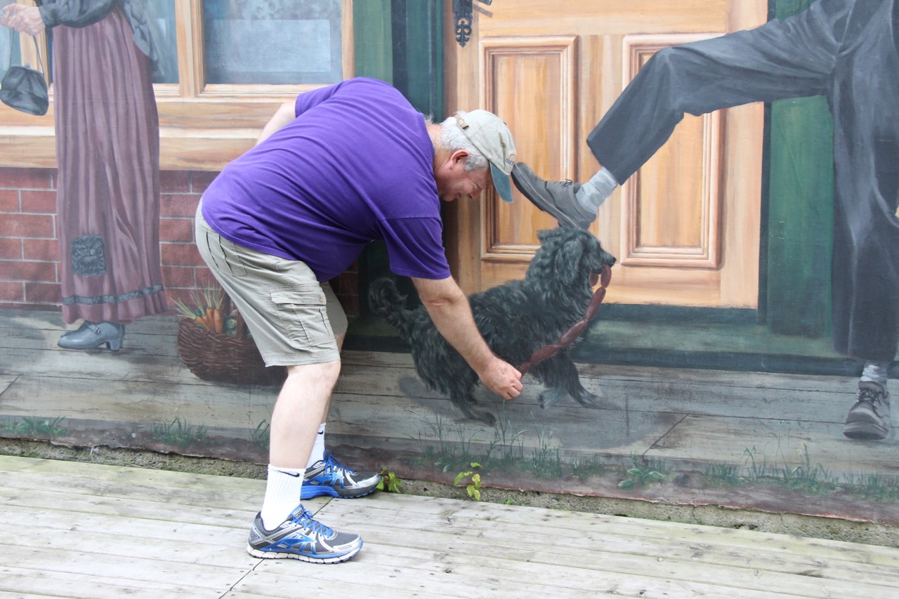 Mural pic Ray.jpg