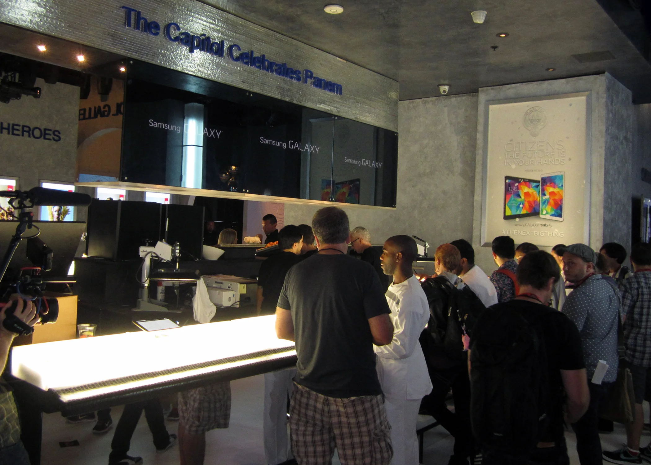 the-capitol-gallery-sdcc-t-shirt-room.jpg