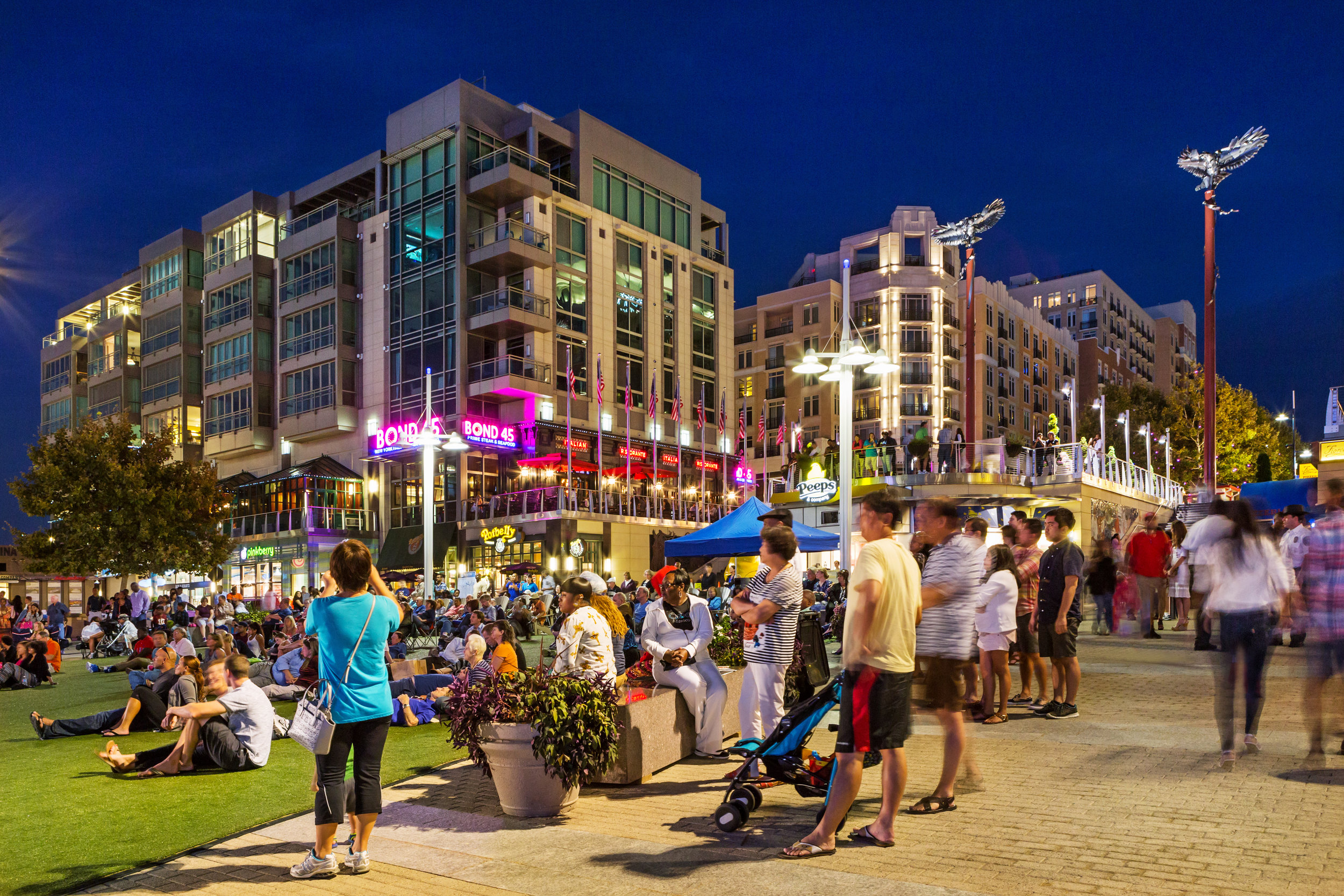 NATIONAL_waterfront crowd-DR.jpg