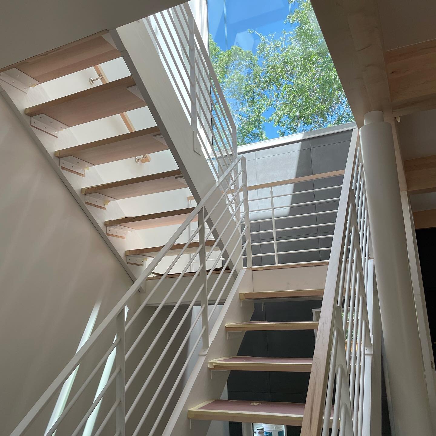 Up into the tree tops. Main stair of the South Boulder reno and addition we are just finishing up. .
.
.
.
#designbuild #colorado #residentialdesign #architecturedaily #archilovers
#archdaily
#dwell #thinkingarchitecture #residentialarchitecture #ins