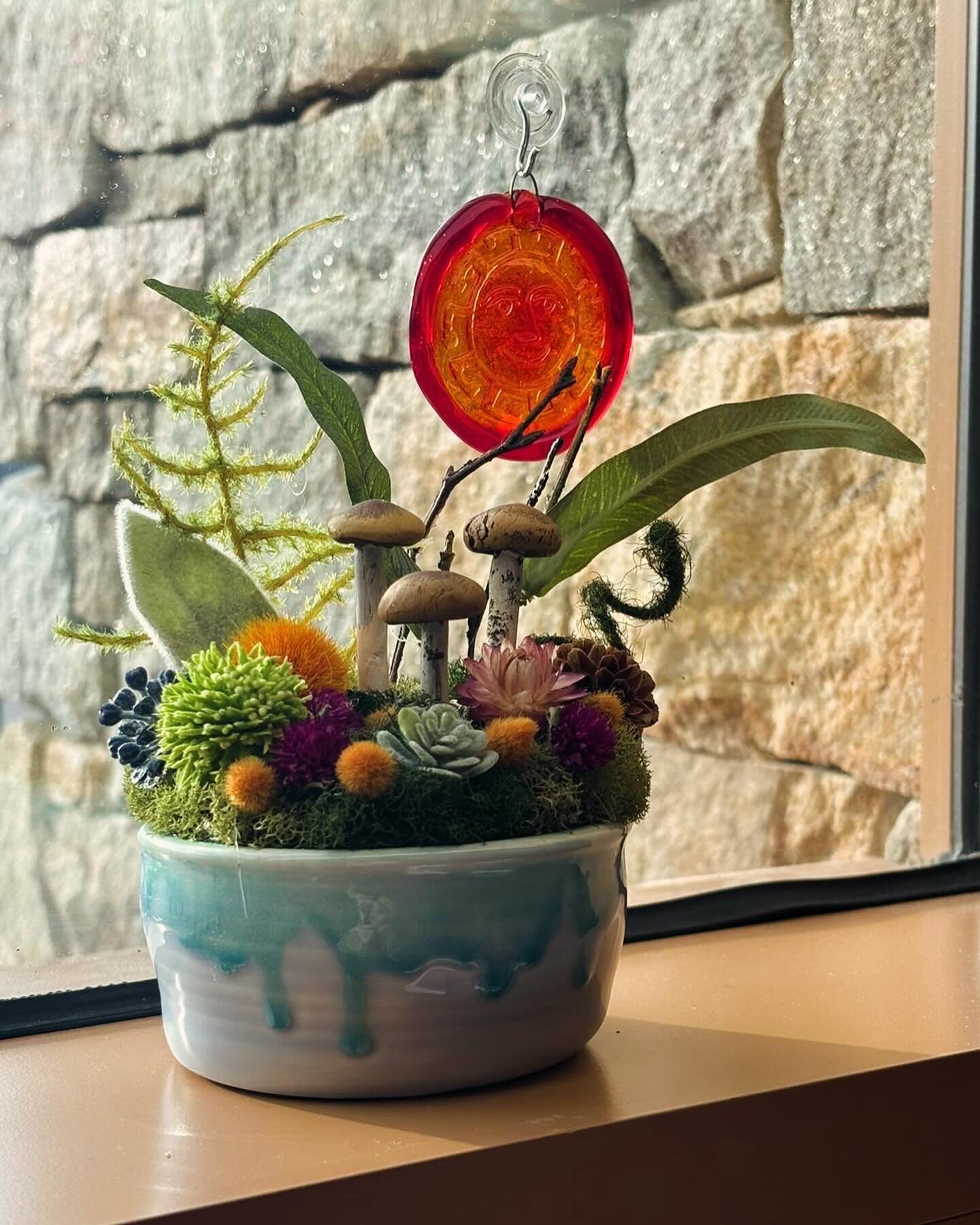 Received this lovely photo of a forest floor arrangement from @hapemum3. She drove up from CT to Crompton Collective to pick it up! ❤️