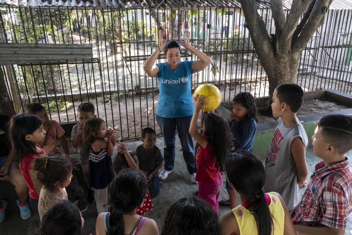 A UNICEF-supported local NGO volunteer plays with children at the St. Augustine hotel for refugees in Tapachula, Mexico. UNICEF offices in northern Central America and Mexico partner with civil society organizations, schools and outreach centres to provide children with activities and creative outlets that keep them out of harm’s way.