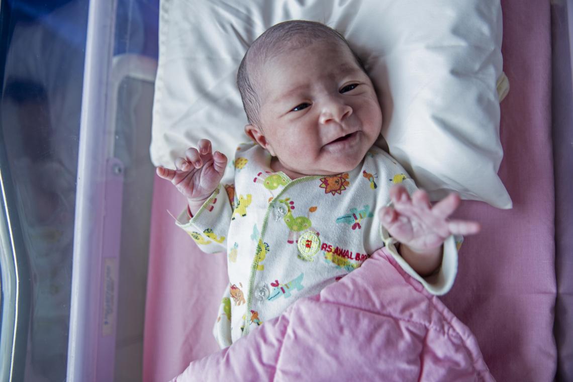 Jakarta, Indonesia, 7:07 am: The newborn daughter, 2.8 kg (6.1 lbs.), of Putri Retno Galih lies in bed at the RS Awal Bros Hospital.“Feeling nine months of pregnancy… made me realize being a mother is the greatest gift from Allah,” Putri says. Services in neonatal-care facilities across Indonesia have improved, but the worldwide infant mortality rate remains at 19 per 1,000 births, largely due to sepsis, which accounts for 21 per cent of deaths within the first month of life.