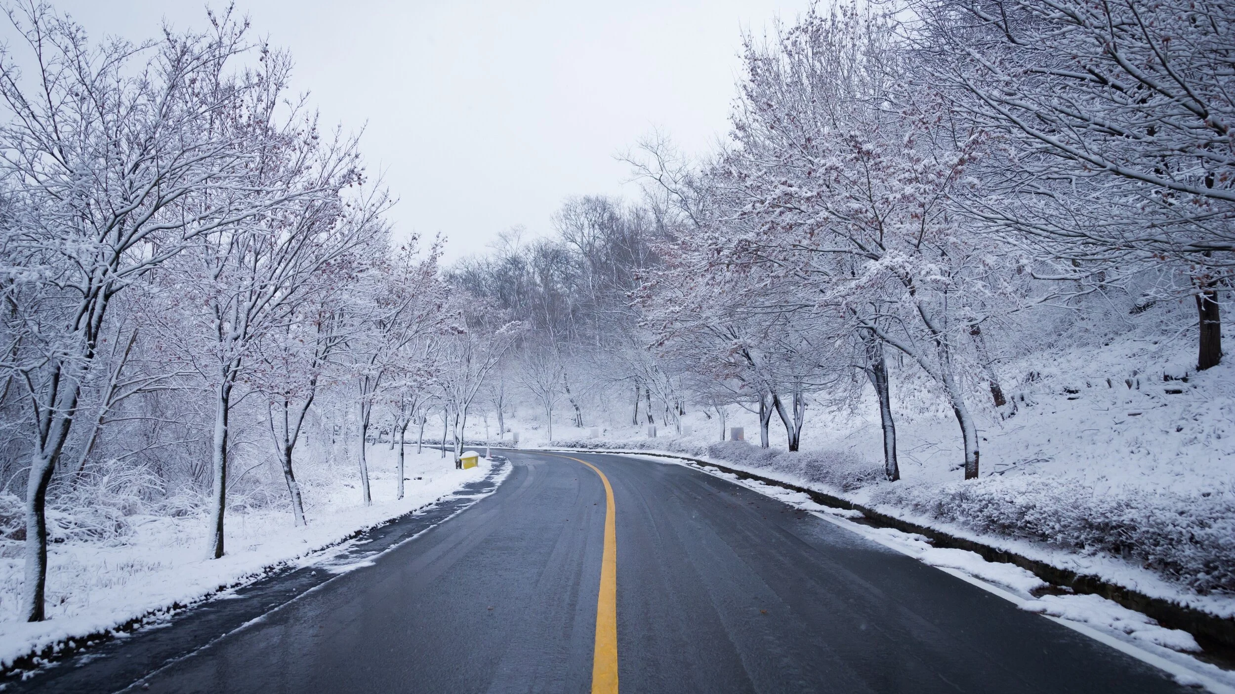 snow-road-winter-ice-scenery-5k-7w-5120x2880.jpg