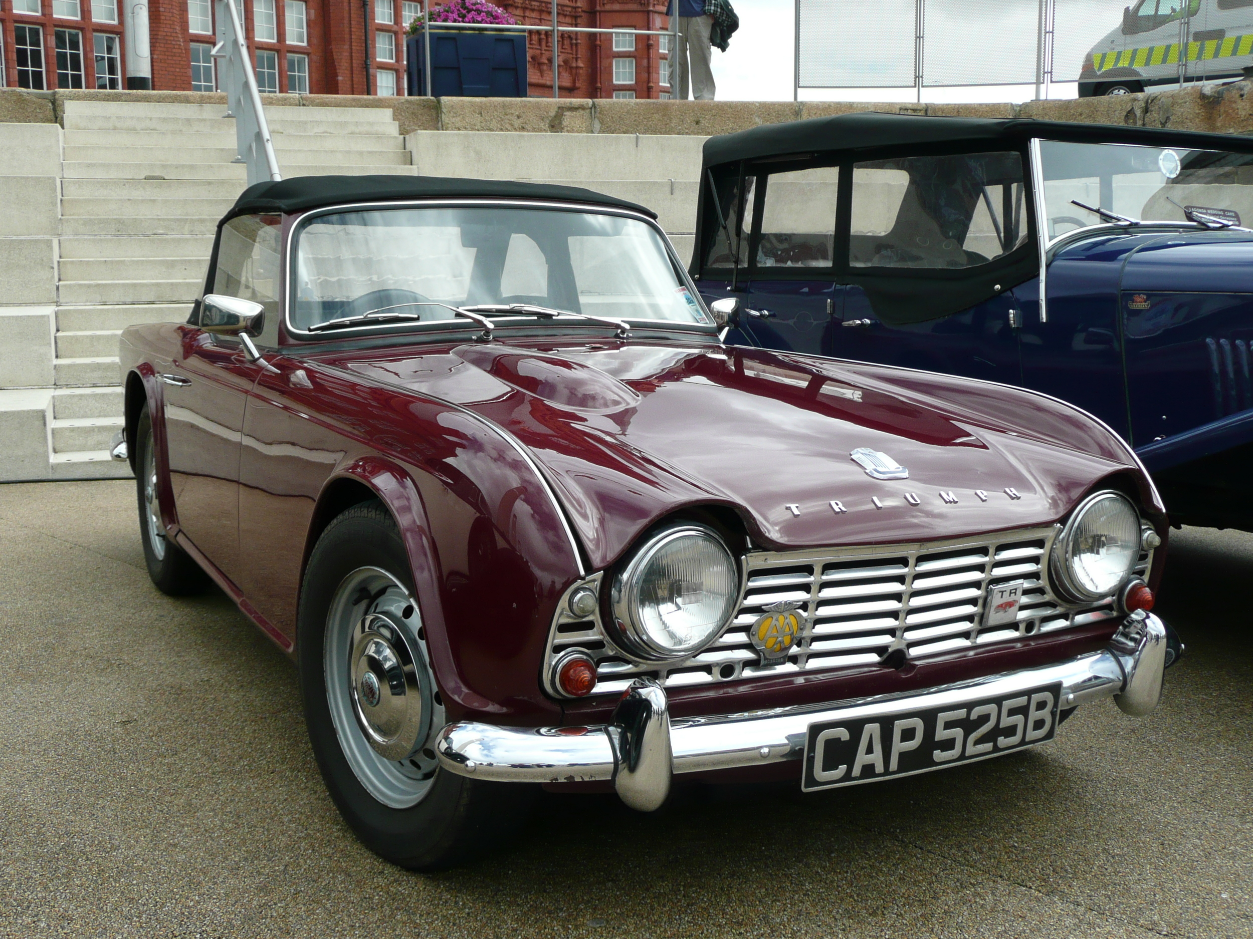 triumph-tr4-01.jpg