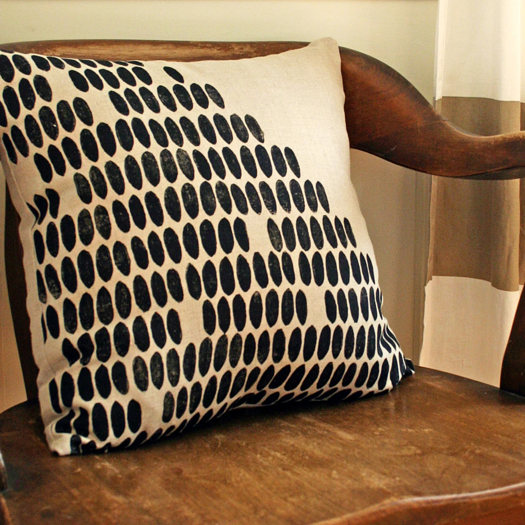 dots_pillow_1.jpg