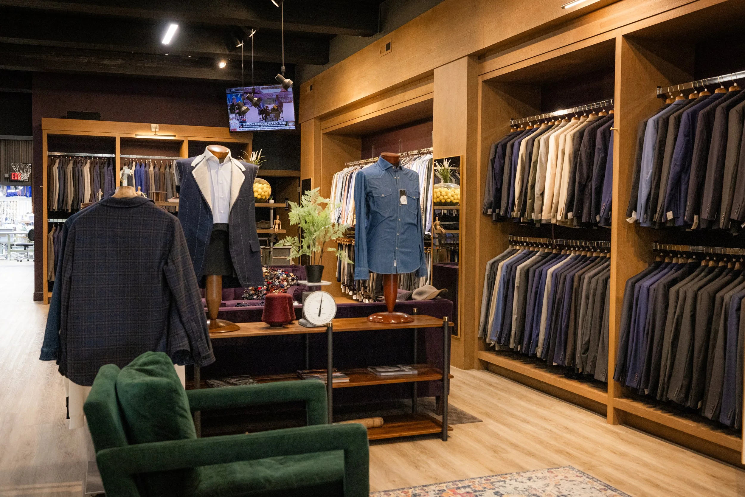 Season Without Seasons: How Modern Men’s Suits Adapt Year-Round