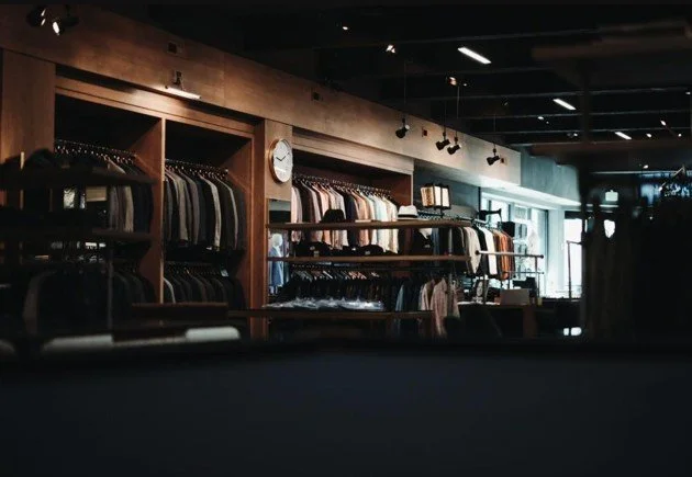 5 Signs Your Suit Needs a Tailor, Not a Trash Can: A Guide for Woodland Hills, Utah