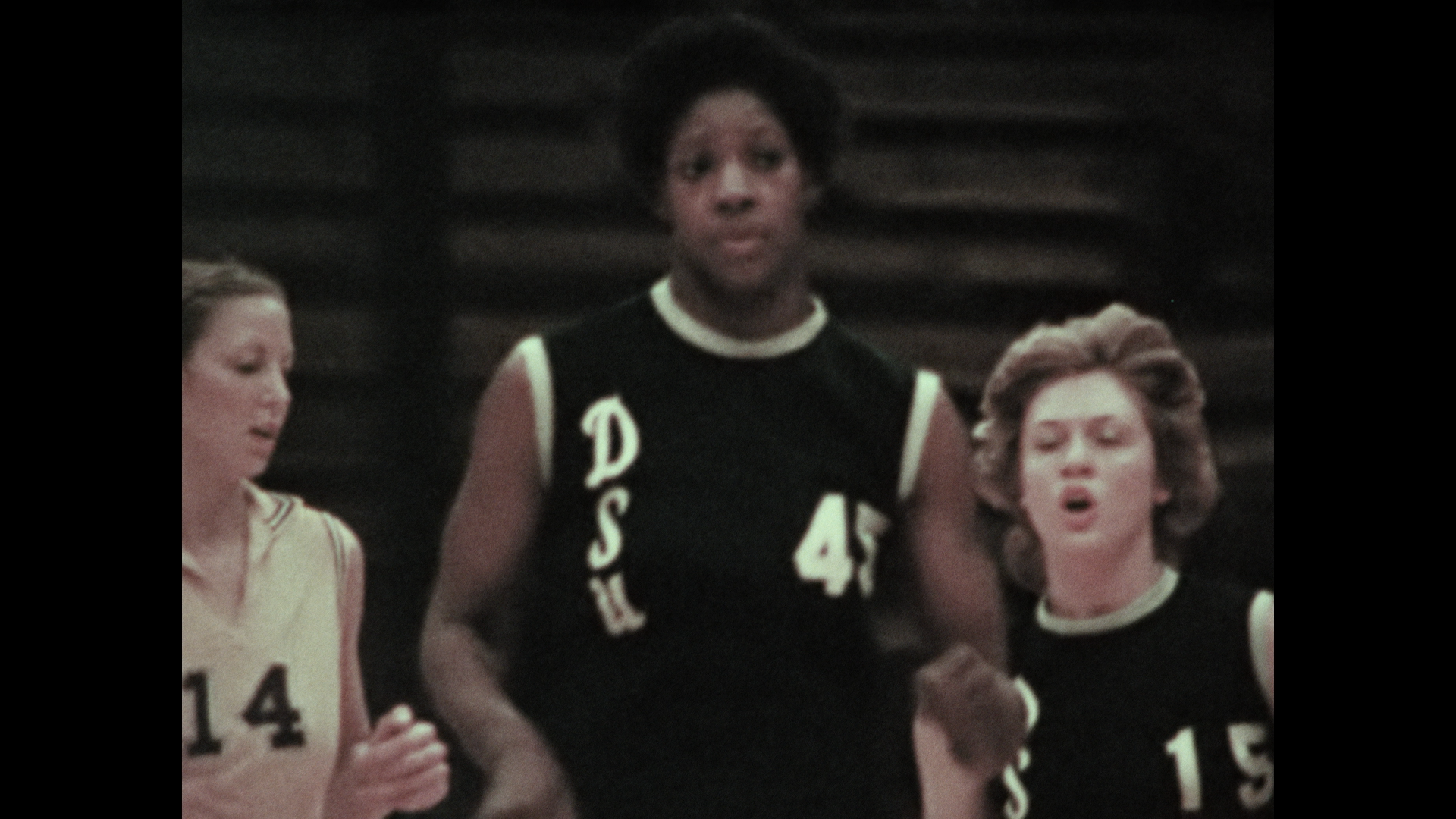 THE_QUEEN_OF_BASKETBALL_NYTIMES_OPDOC_THEATRICAL_DLV_MASTER_24BIT_STEREO_WEB_1920x1080_PRORES422HQ_210603.00_20_59_21.Still033.png