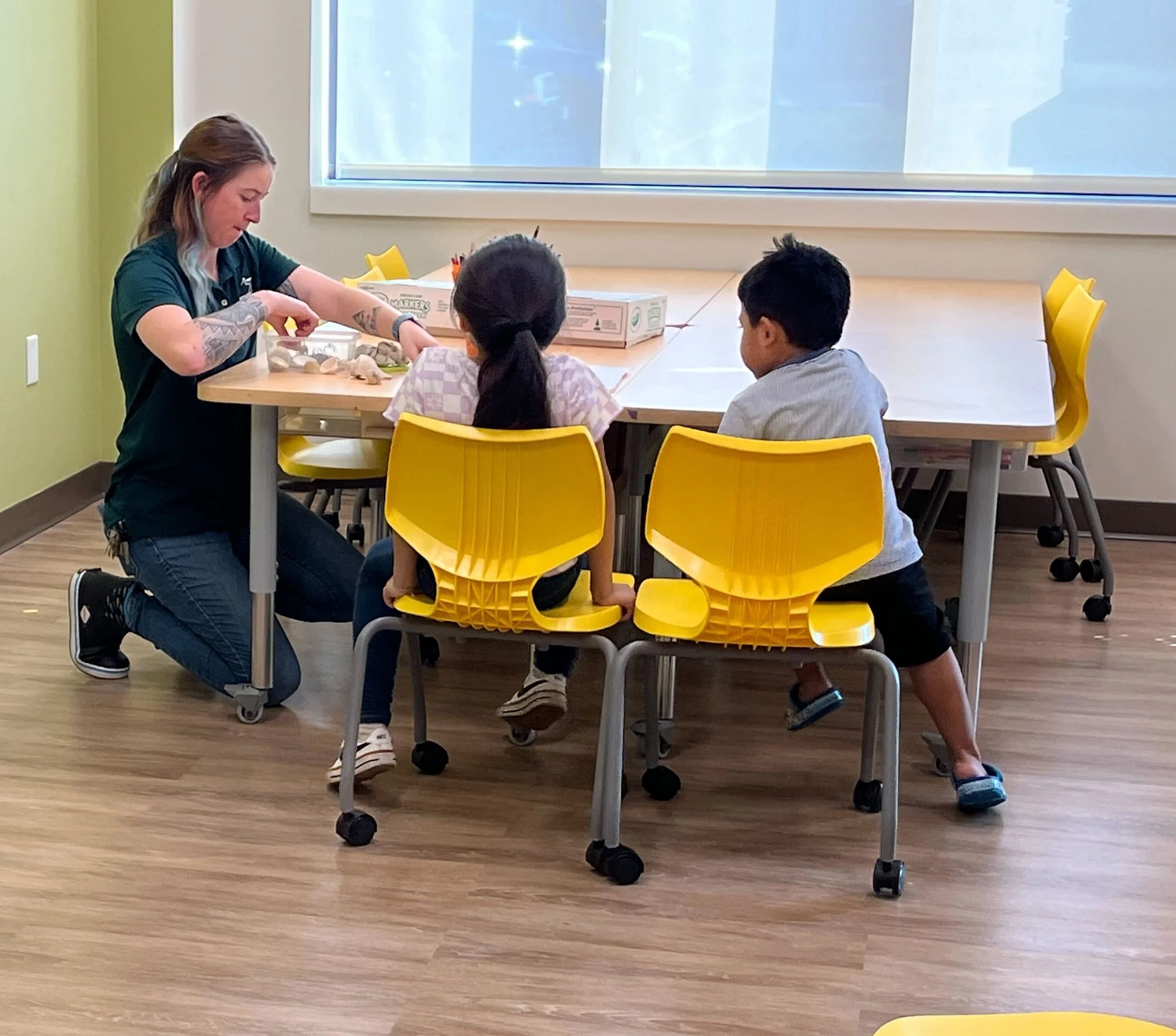 kids in library3.jpg