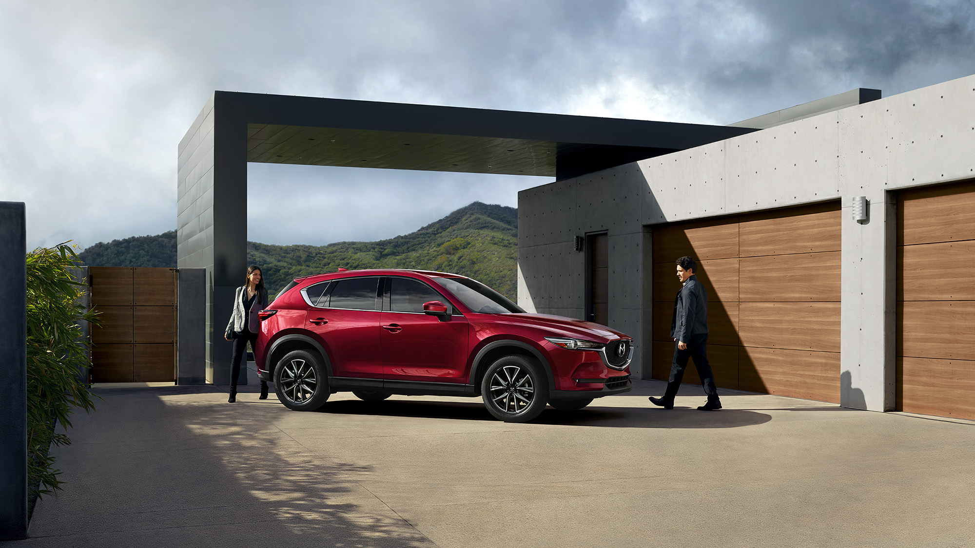 MY17_MAZDA_CX-5_002_24650_Talent_fnl_lay_rgb.jpg