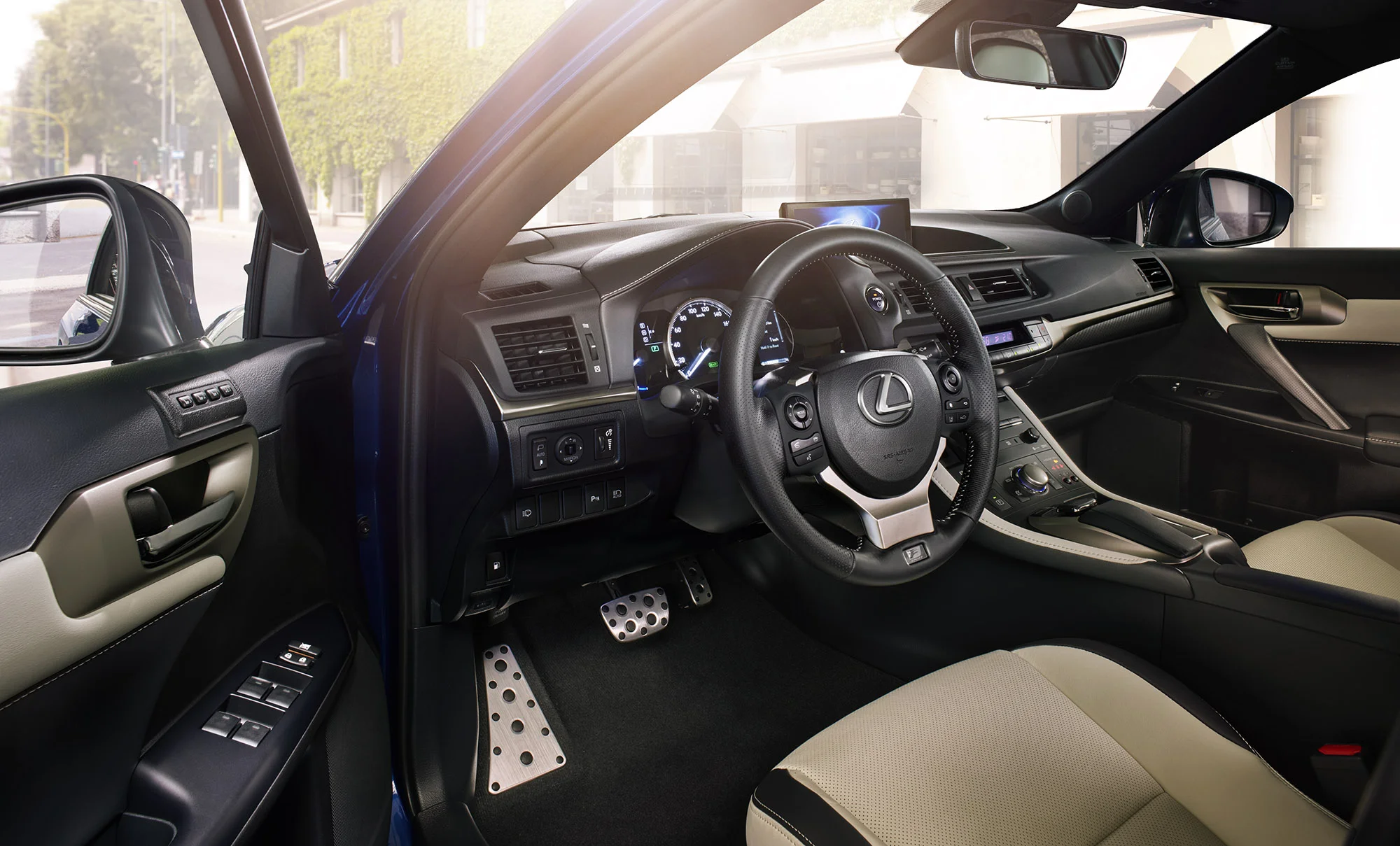 7175_Lexus_CT200h_Shot_06_INT_R5.jpg