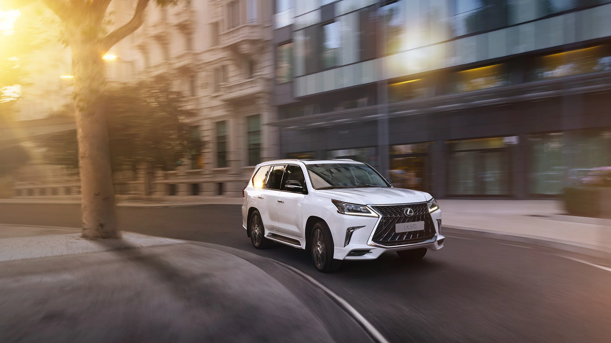 7175_Lexus_LX570_Shot_01_R7.jpg
