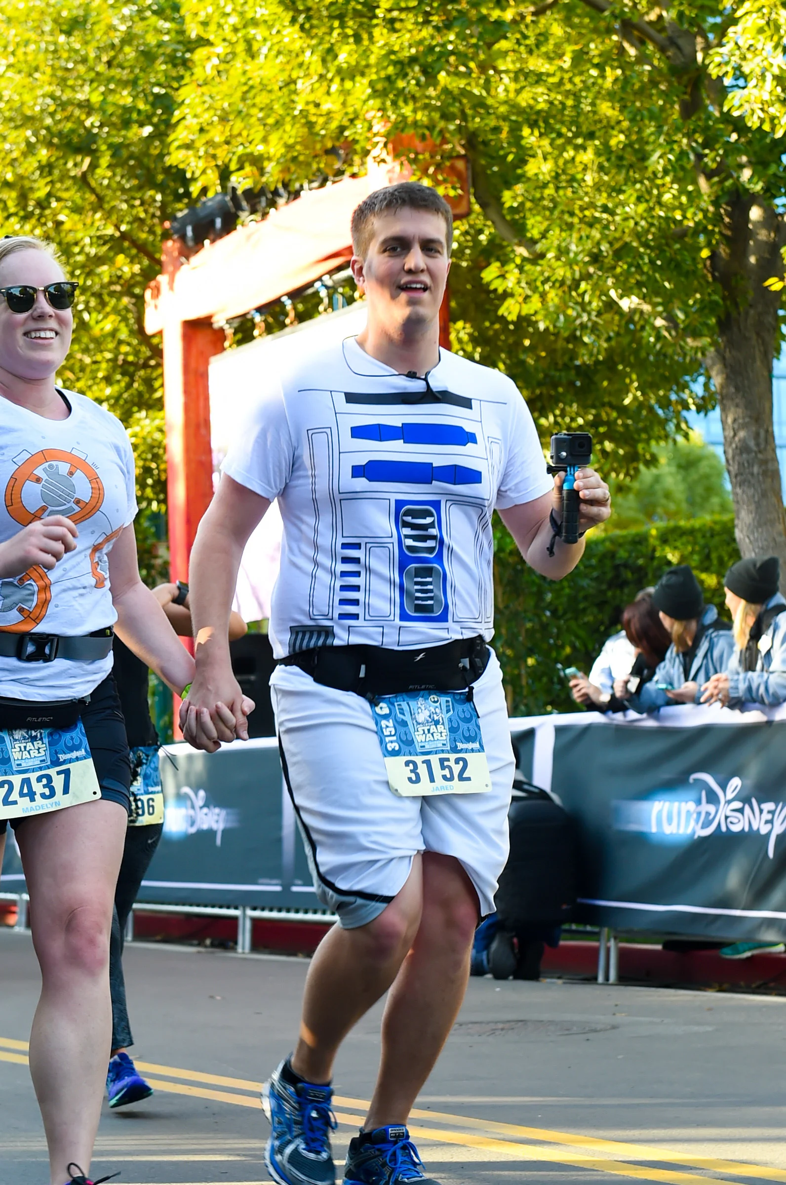 RUNDISNEY_DLRMARAFINISHLINE1_20170115_396266365572.jpg