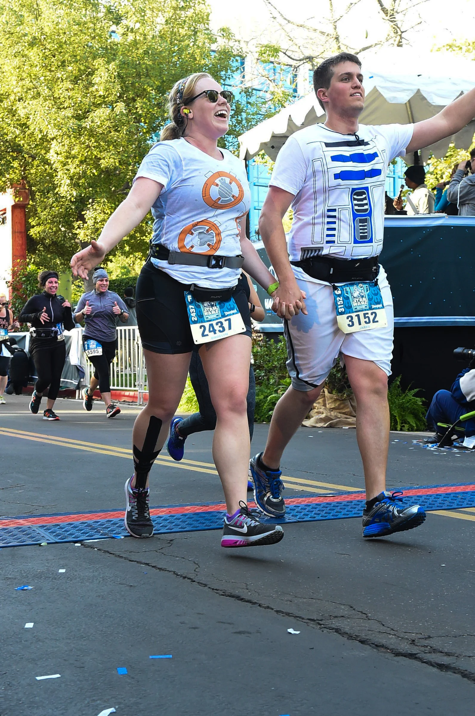RUNDISNEY_DLRMARAFINISHLINE5_20170115_396266365571.jpg