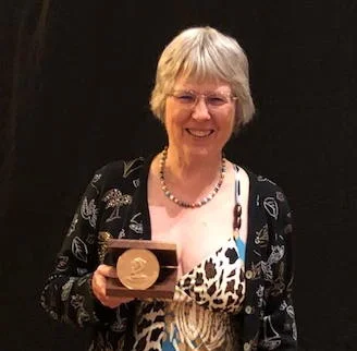 linda.award.jpg