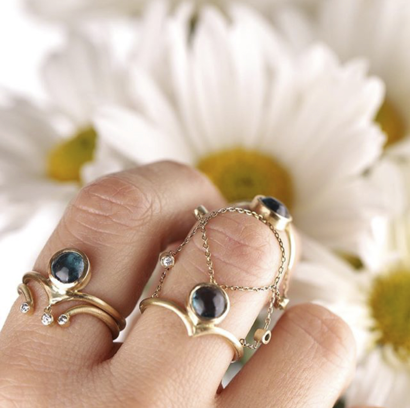 ManoAnillos1.jpg