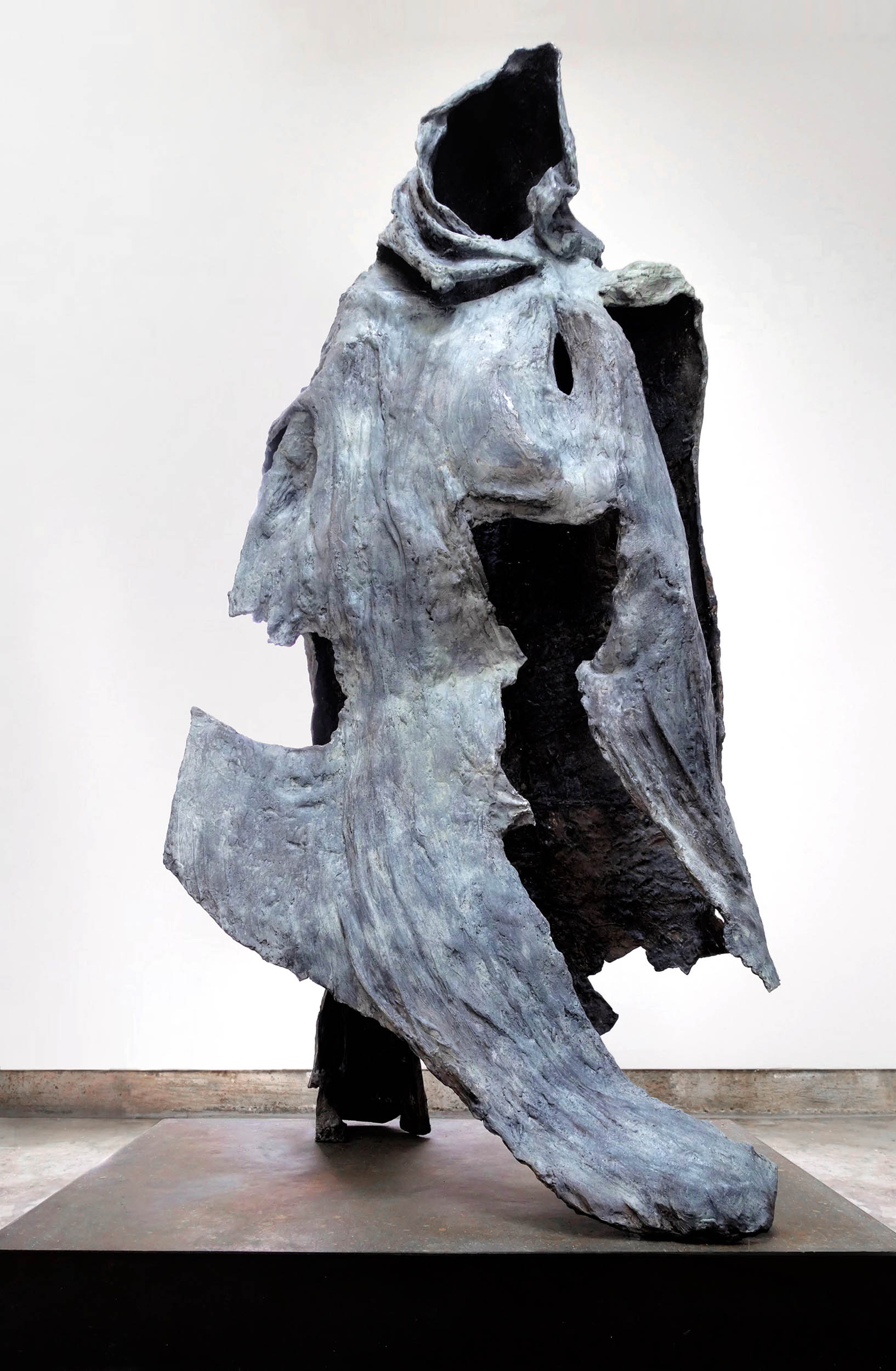 “Femmes du Maroc” or “Women of Morocco”, started as a series of eleven monotype prints before evolving into the bronze sculpture of a Moroccan woman going forward: determined, courageous and responsible. 