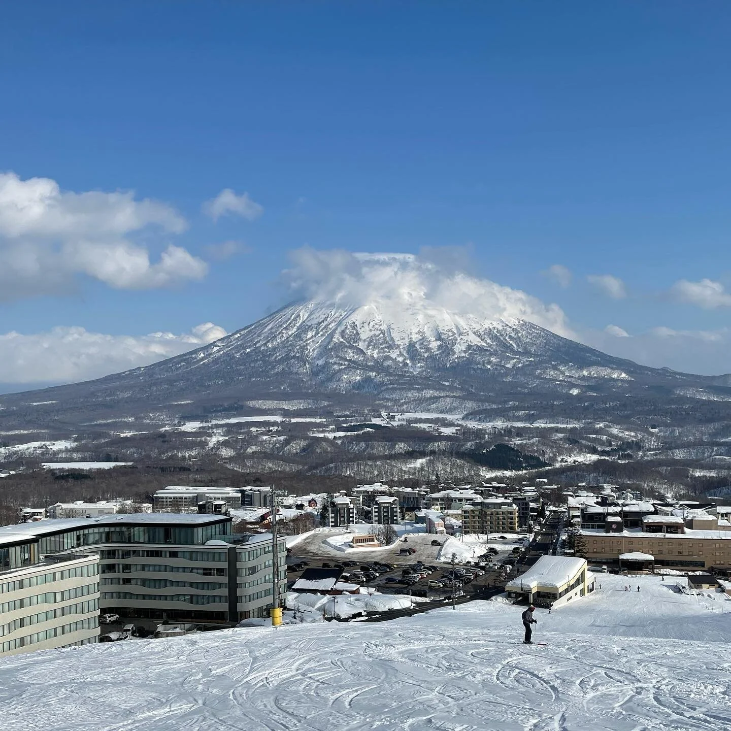 Niseko's iconic Mt Yotei! 

Setsuin is a 260 m&sup2;, 3 bedroom chalet, located just minutes from scenic Niseko-Hanazono's base and chair lifts.

#setsuin #setsuinfo #setsuinniseko #setsuinhanazono #setsuinhotel #yotei #mtyotei #雪蔭 #雪蔭ニセコ #雪蔭setsuin