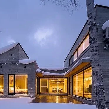 雪蔭（せついん）ニセコは総床面積230平米のラグジュアリーなホテルで、北海道ニセコHanazonoスキー場リフトまで近く便利な立地にあります。どこか禅や茶道などの日本文化を感じさせるモダンな雰囲気で快適にお過ごしいただけます。

#setsuin #setsuinniseko #setsuincbracelet #setsuinhanazono #setsuinhotel #hanazono #niseko #skiing #ski #hotel #luxury #luxu