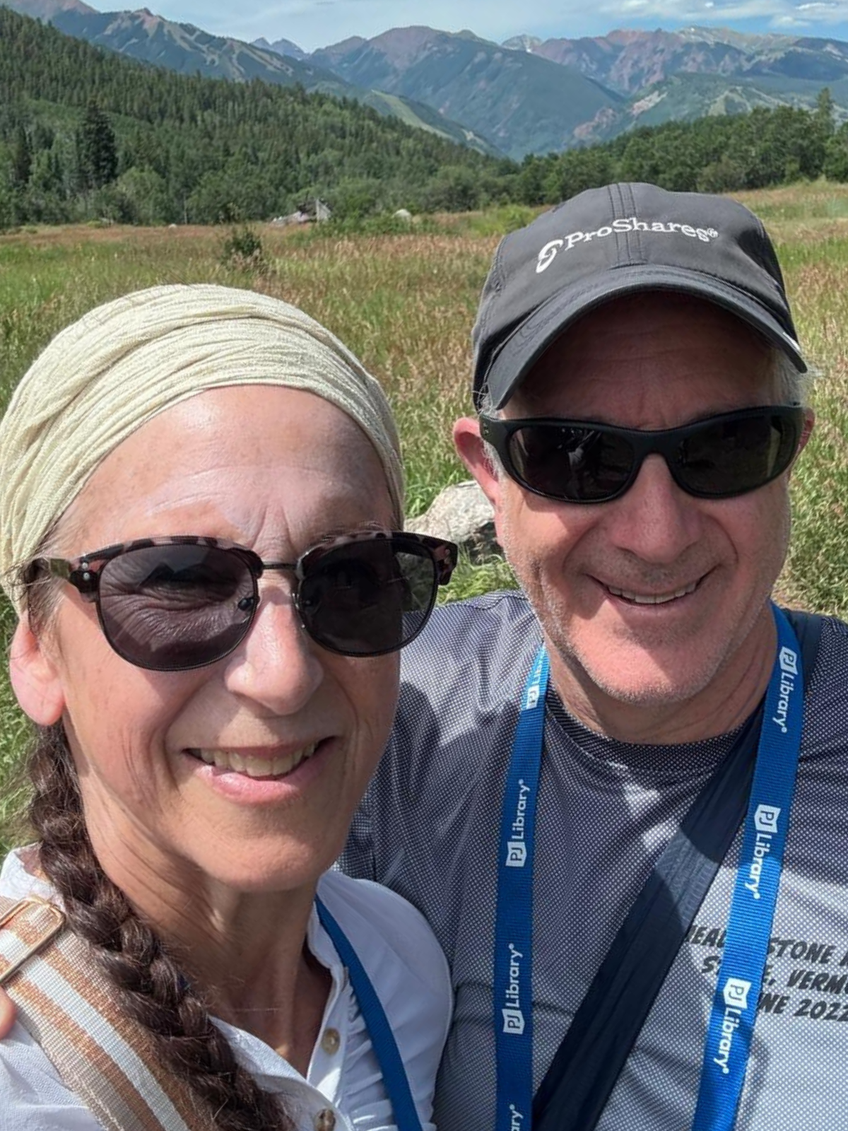 Manette & Louis hiking in Aspen