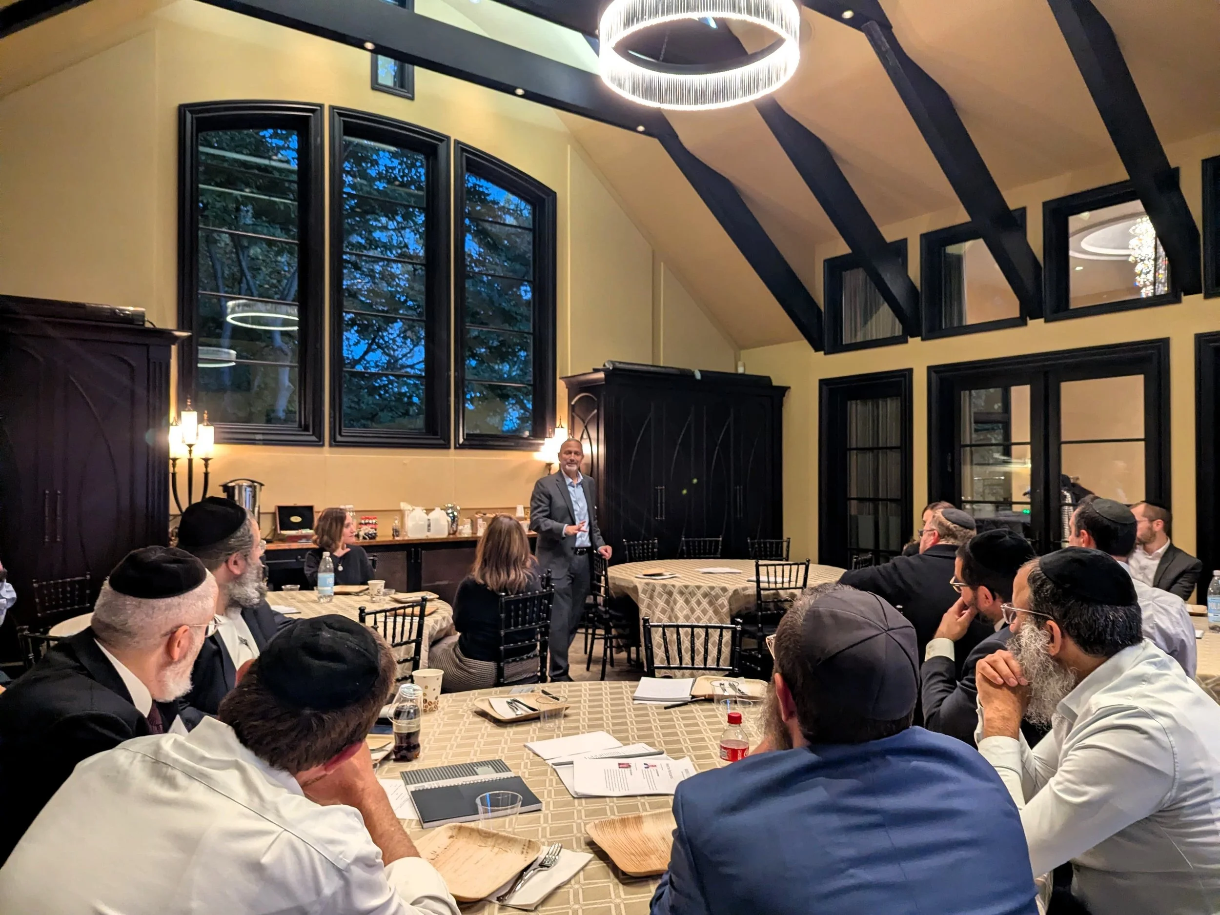 Todd Sukol (Mayberg) welcomes InGathering participants at dinner