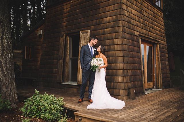 We did their first look at this amazing lookout tower above their ceremony location. I&rsquo;m obsessed!