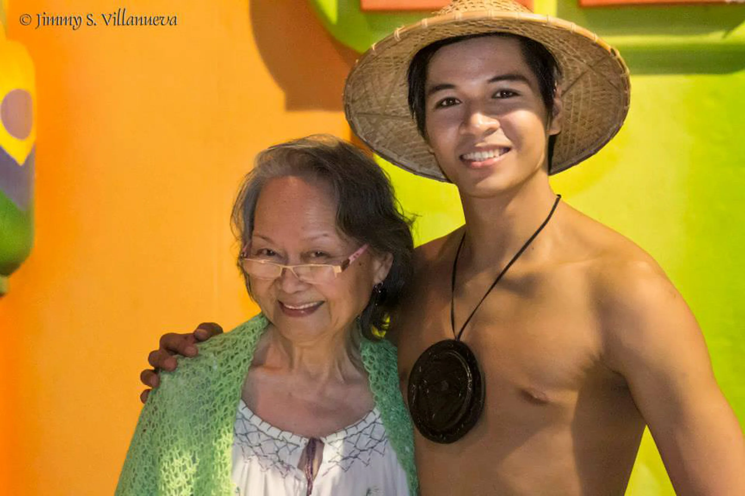 Veteran actress Luz Fernandez has her photo taken with Mark, one of her co-stars in Tatlo Pang Kuwento ni Lola Basyang .