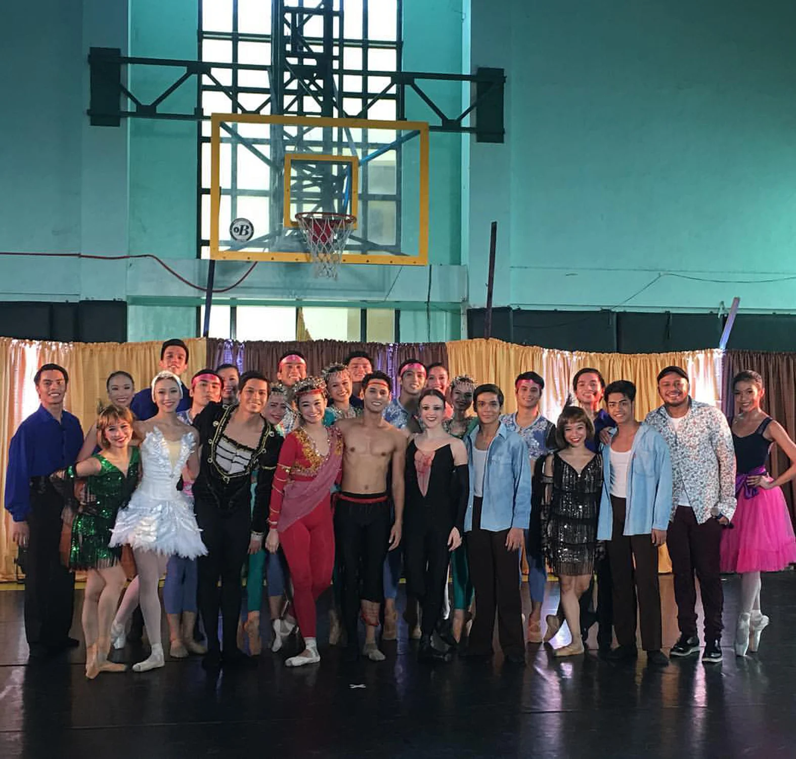 Ballet & Ballads – featuring Ballet Manila dancers and pop singer Luke Mejares – makes its first stop this year at the Bangkal Elementary School and High School. The show will be brought to other parts of Metro Manila and key provincial cities.