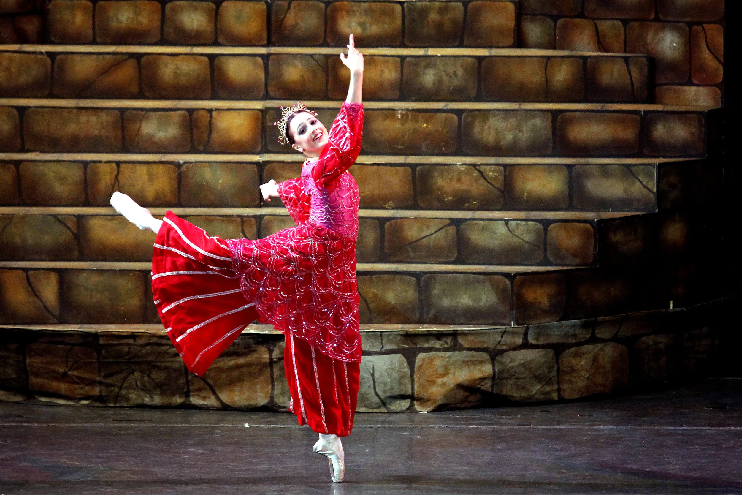 In Tatlong Kuwento ni Lola Basyang, Katherine danced as Prinsesa Singsing.