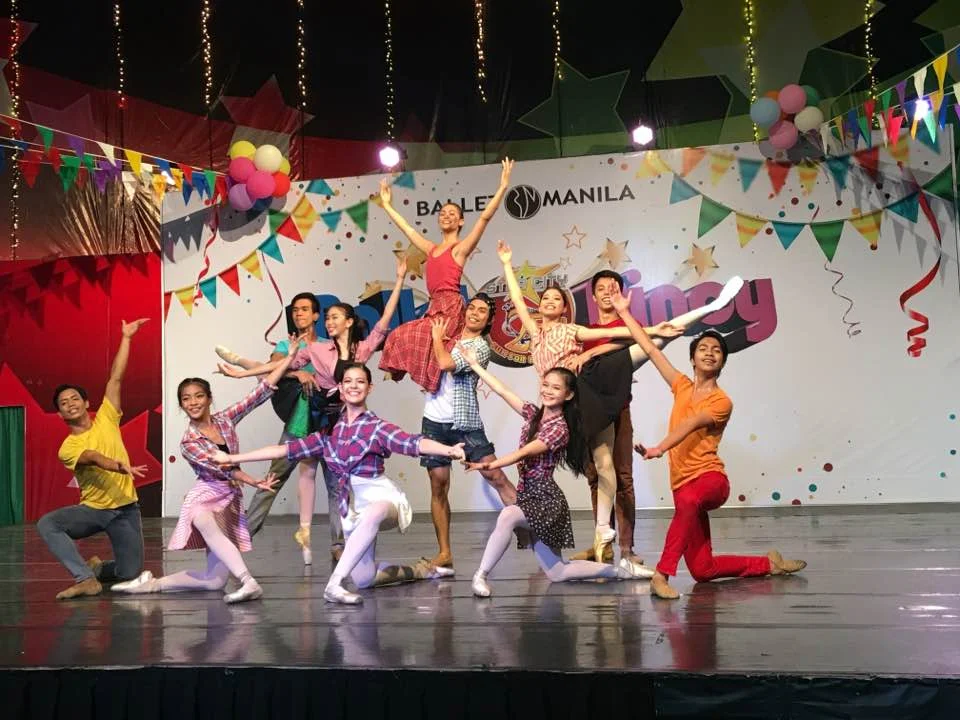 Shaira (front, fourth from left) enjoys being part of Ballet Pinoy , a free show that Ballet Manila offers at Star City. Photo from Osias Barroso's Facebook page