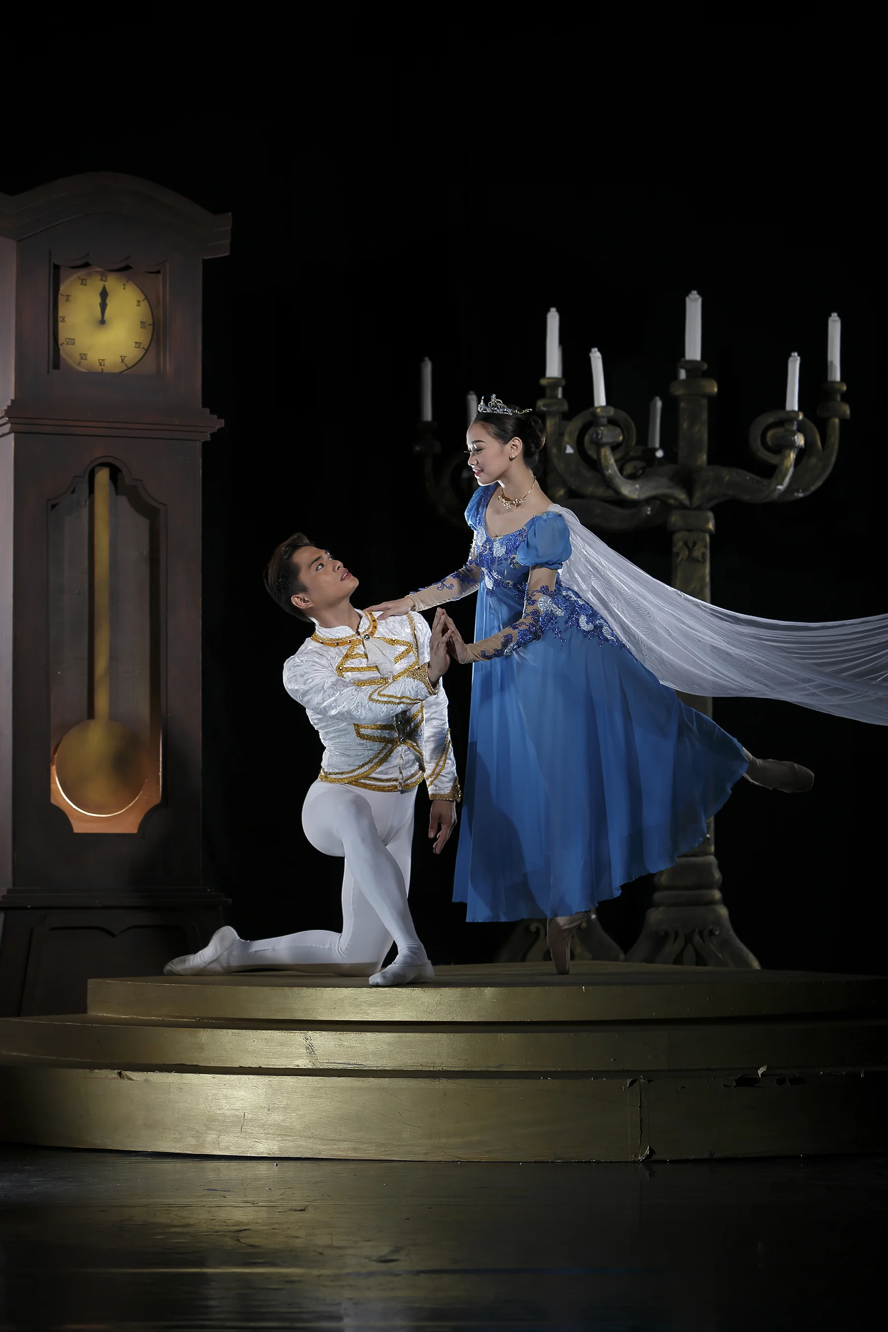 Alfren will be seen next in Cinderella , a new Ballet Manila production that uses the choreography of Lisa Macuja-Elizalde and Osias Barroso.