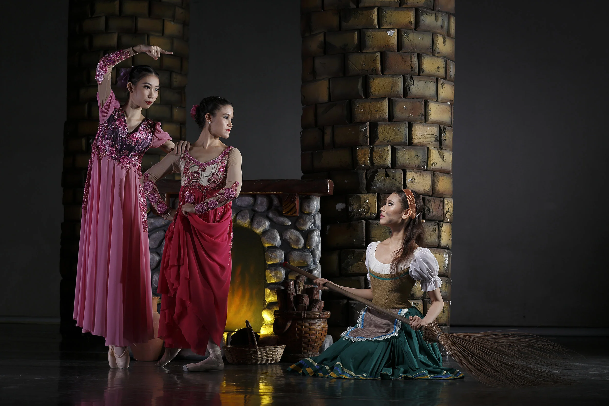 In Ballet Manila’s next production, Tiffany will be playing a wicked stepsister together with Violet Hong to Abigail Oliveiro’s Cinderella.