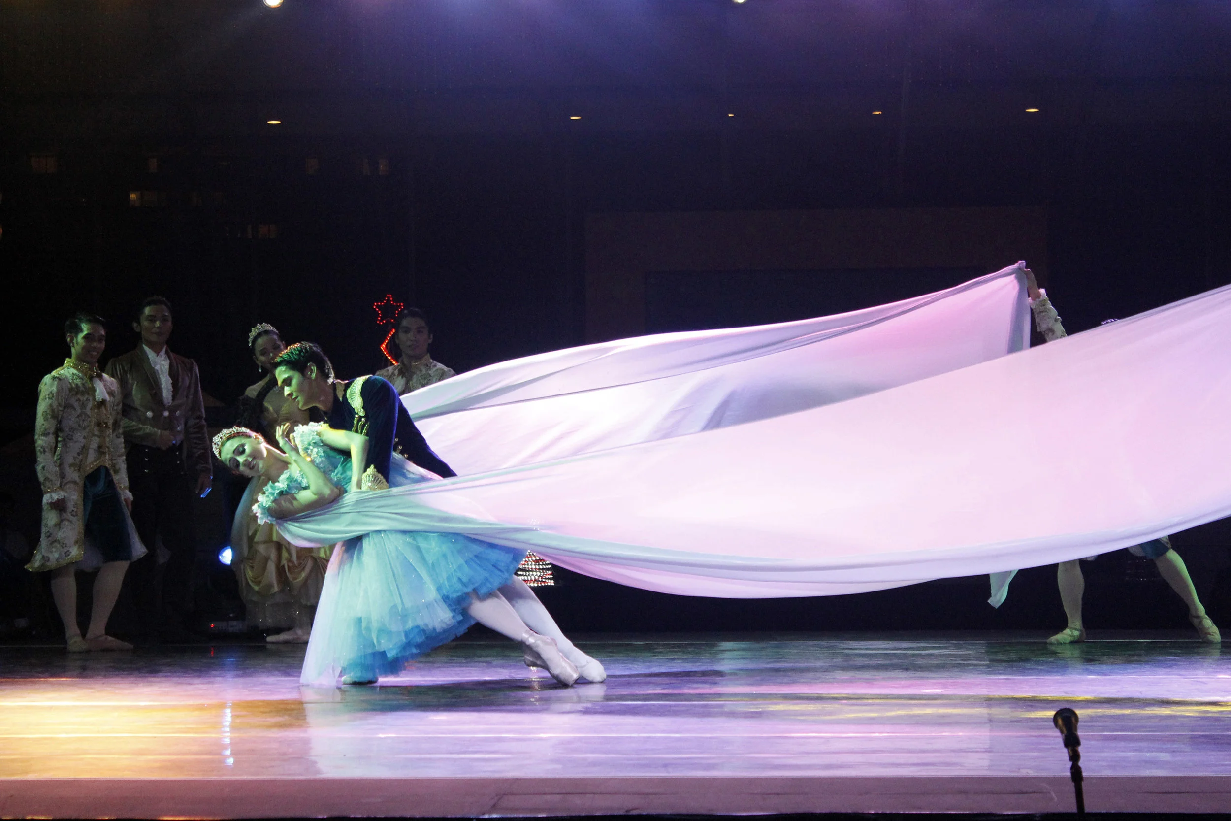 Cinderella at the Ayala Triangle