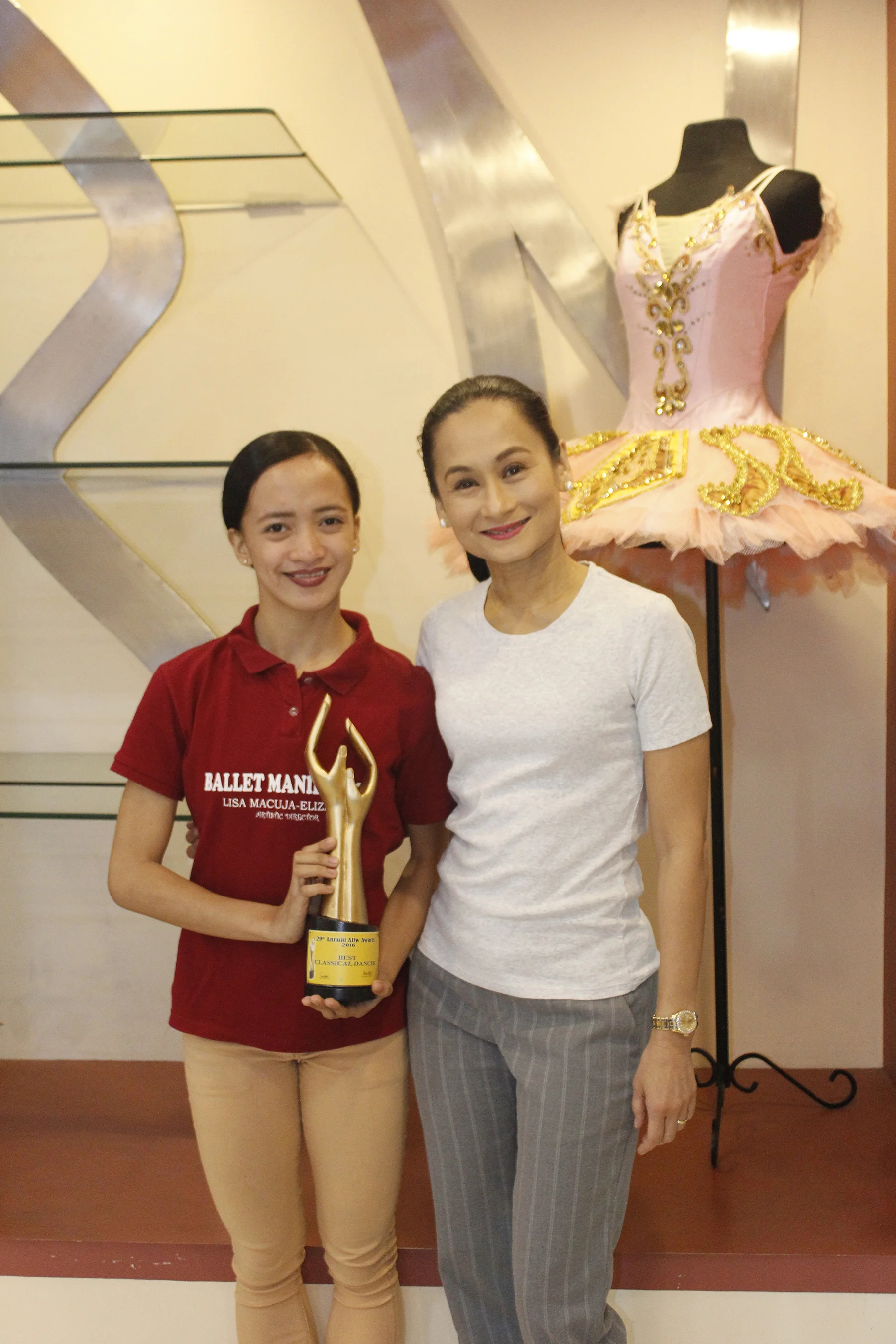 Her mentor and idol Lisa Macuja-Elizalde is among the people Jessa dedicates her Aliw Award to. Photo by Jimmy Villanueva