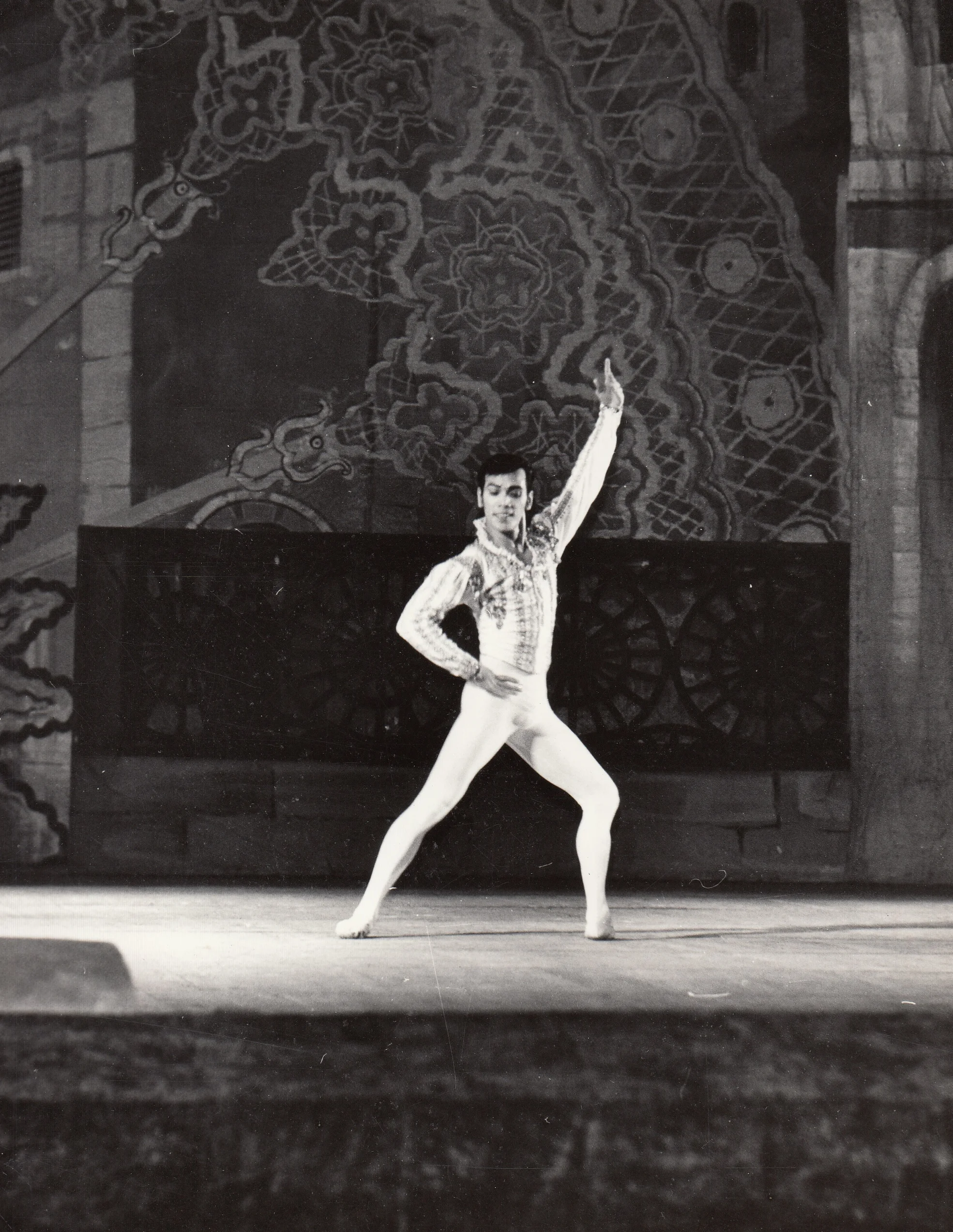 Osias Barroso rules the stage as Basilio in a performance of Don Quixote in Ulan-Ude, Russia in 1994. Image courtesy of the Ballet Manila Archives