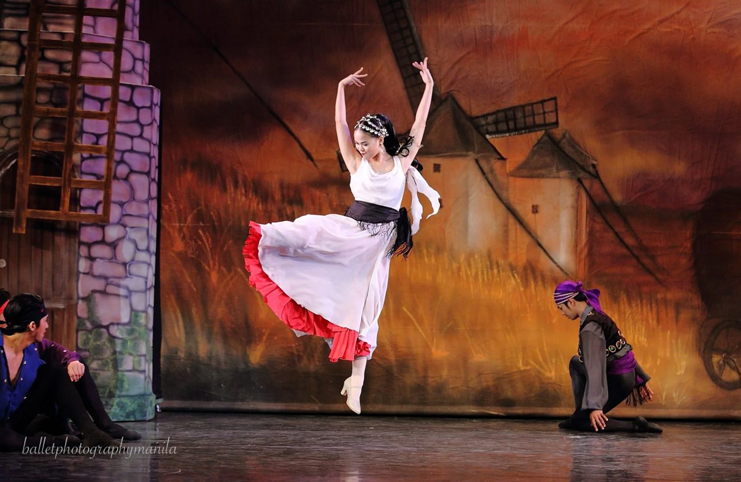 Up in the air, doing the Gypsy Dance, also in Don Quixote (2017). Photo by Konrad Ong