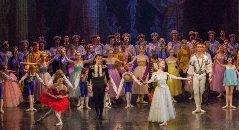 Feeling only gratitude during the final curtain call, with Misha Martynyuk, prima ballerina Tatiana Predeina who organized the gala and the entire cast. Photo from Tatiana Predeina’s Facebook page