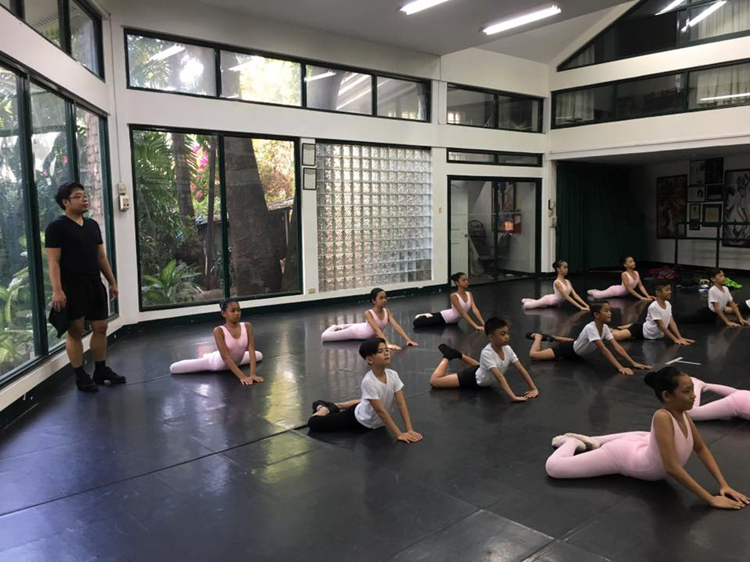 Teacher Jonathan Janolo holds a class with the Project Ballet Futures scholars on the opening day of the 2017 Summer Intensive. Photo by Eileen Lopez