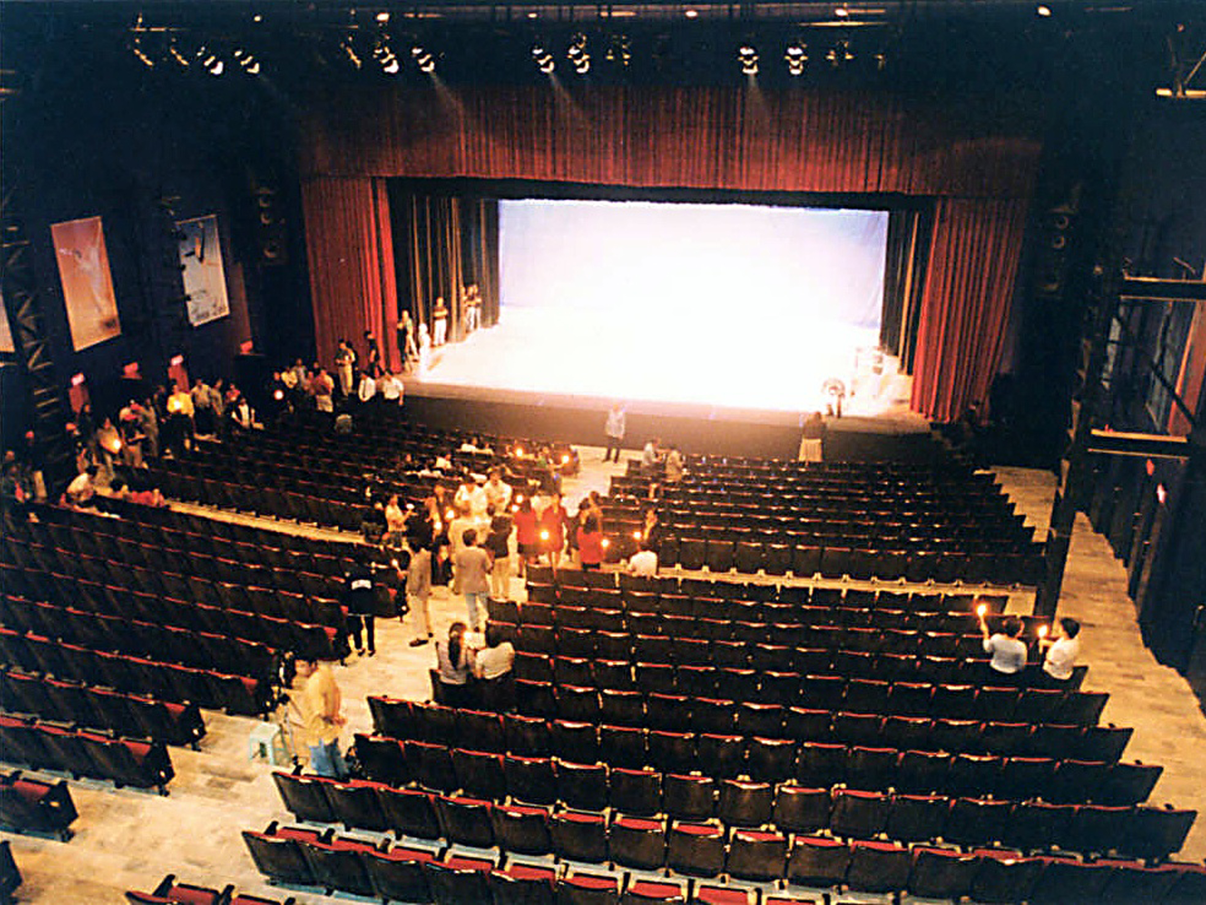  The 850-seater Star Theater, found in the Star City amusement park at the CCP Complex, was Fred’s gift to Lisa. 