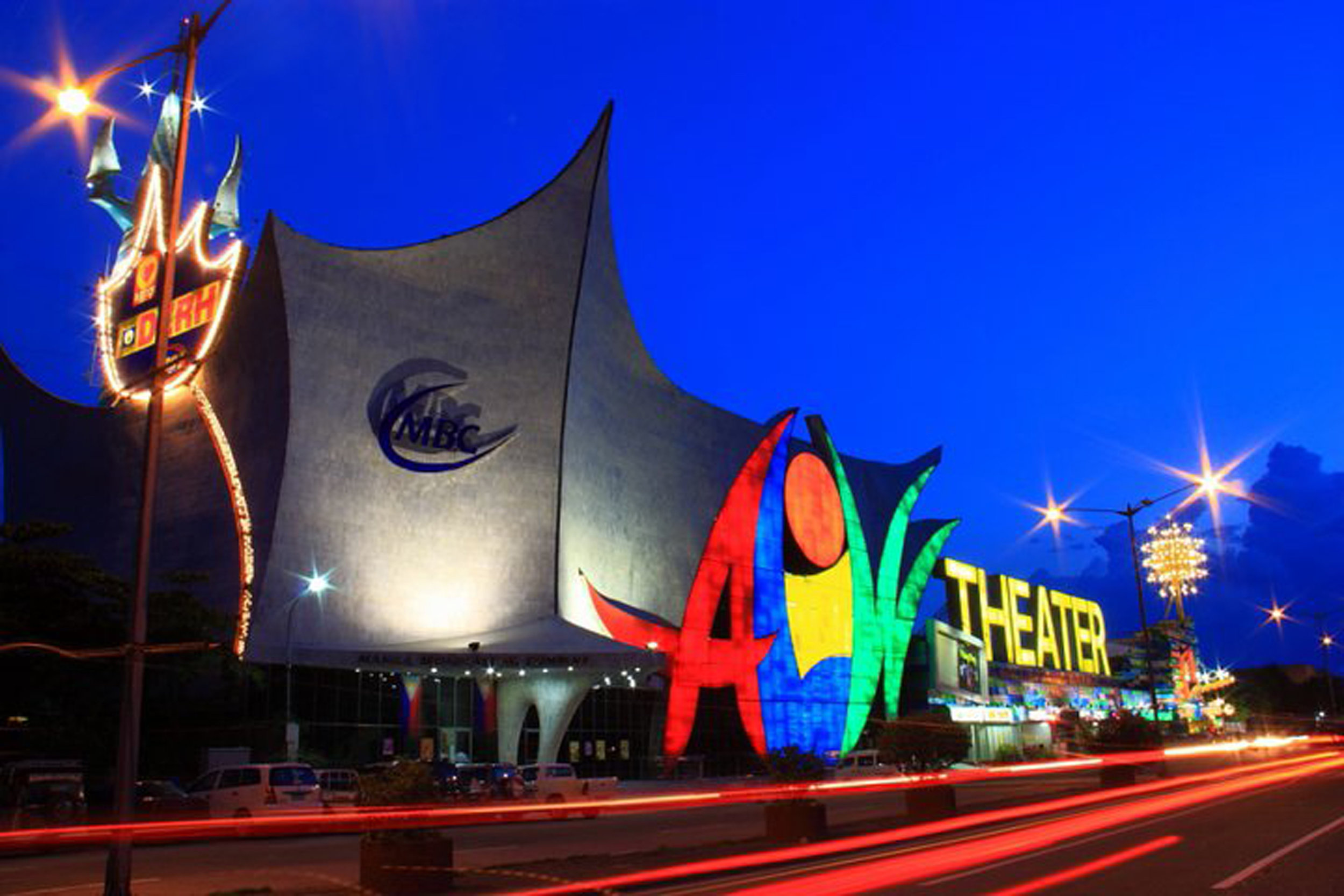  Another gift to Lisa, the 2,750-capacity Aliw Theater was launched in 2002 and has since become Ballet Manila’s venue for its annual performance season. 