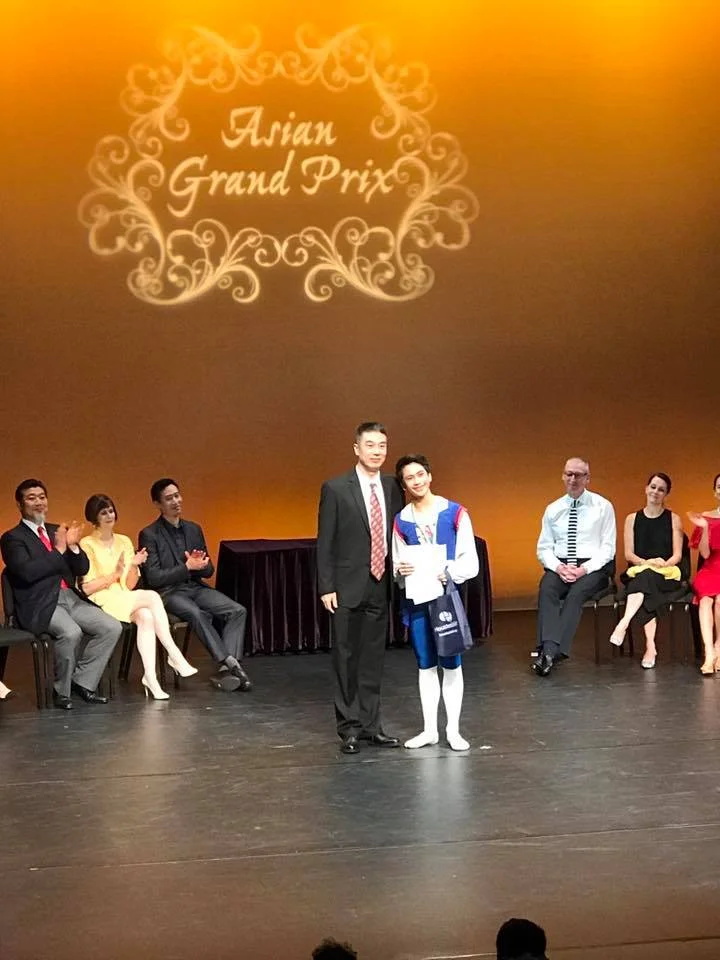 Brian Ramos Sevilla won the silver medal in the Junior B category, receiving his award from jury member Ou Lu who is head of Ballet of the Hong Kong Academy for Performing Arts. Photo by Eileen Lopez