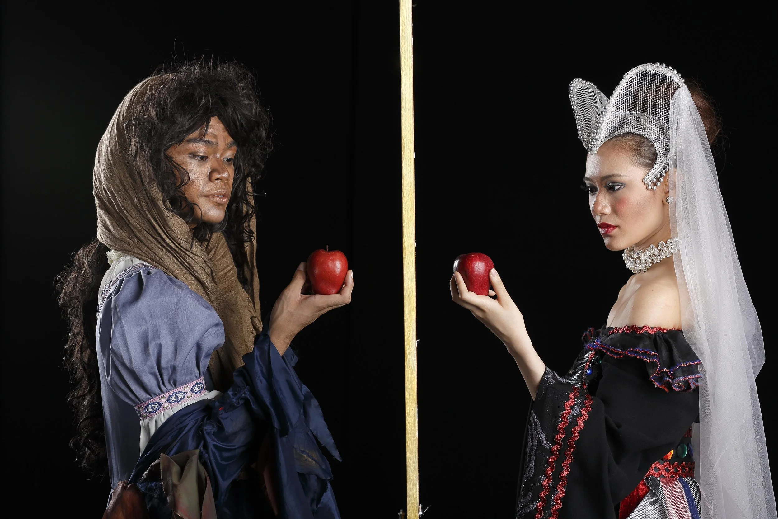 In Lisa Macuja-Elizalde’s Snow White , Godwin and Abi play alter-egos – the latter as The Evil Queen and the former as The Witch. Photo by Ocs Alvarez