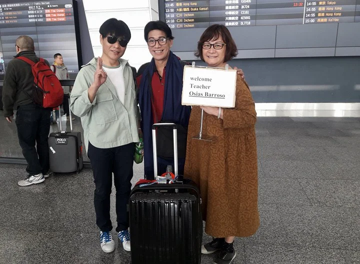 Being welcomed at the airport by John Chang and Maggie Chien of Zhongli Youth Ballet