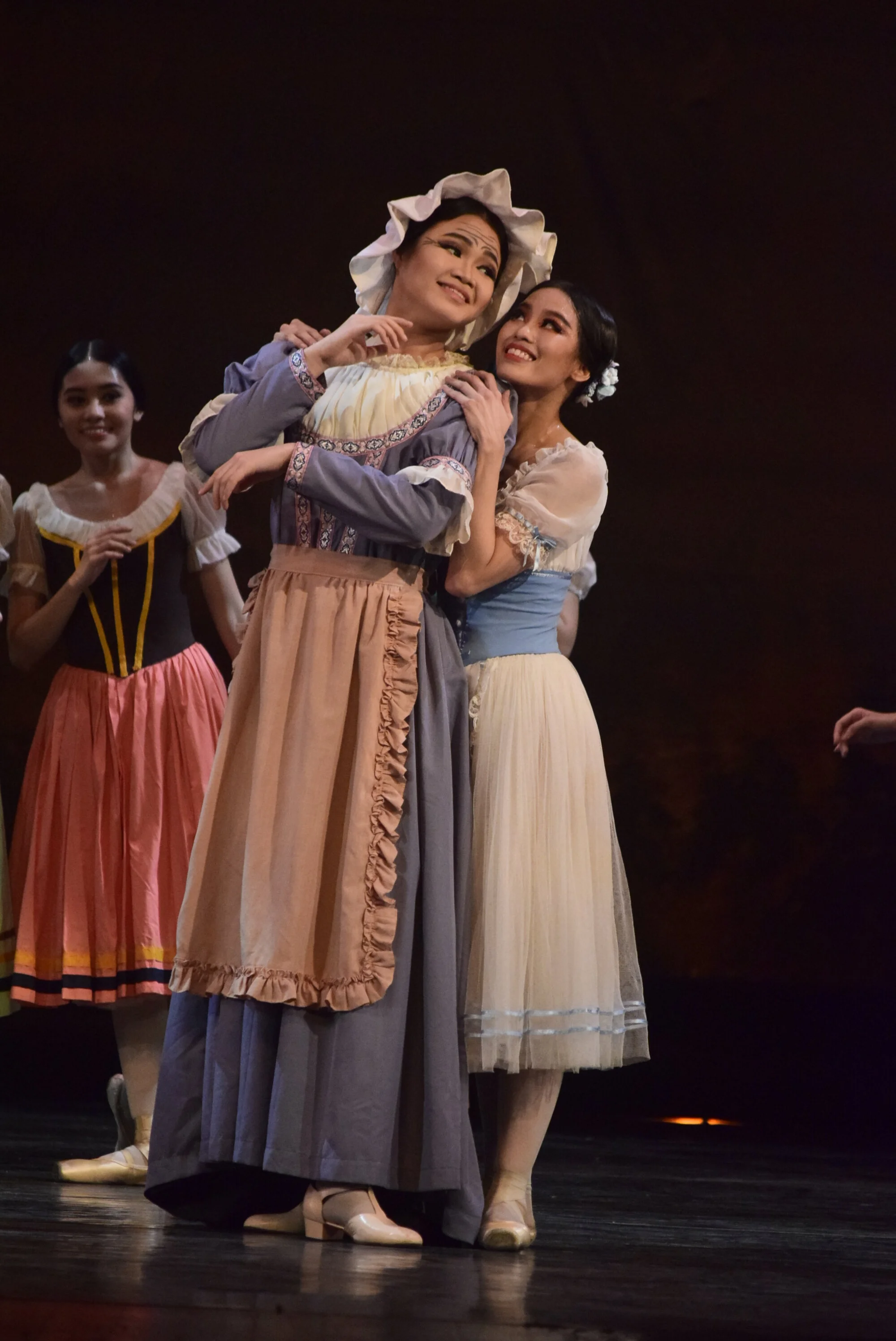    Kong Kexin plays Berthe, the affectionate mother to frail-hearted Giselle (Joan Emery Sia) in  Giselle . Photo by Ericksson Dela Cruz   
