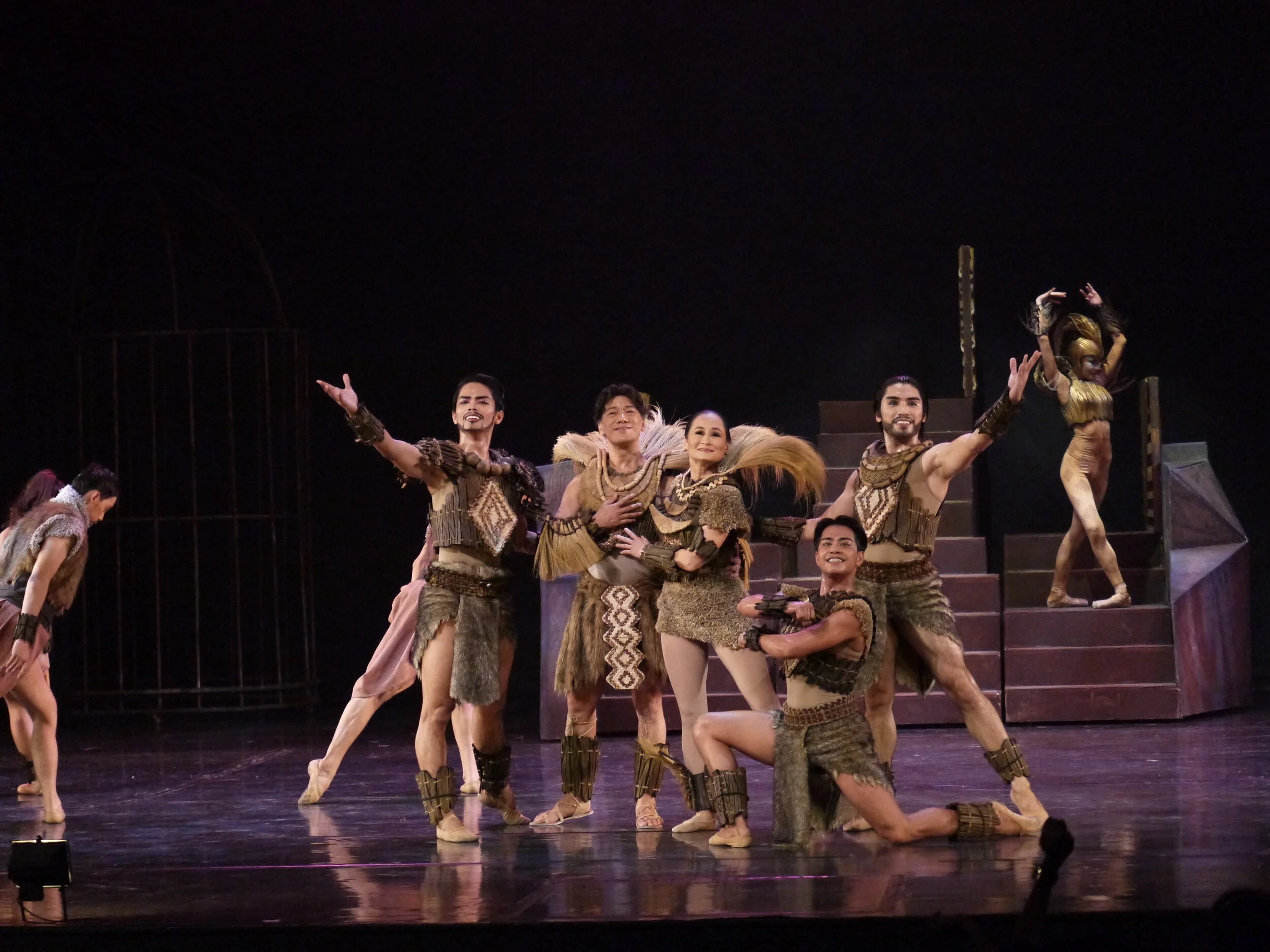    Lisa Macuja-Elizalde as Reyna Valeriana is instrumental in healing the rift between Haring Fernando (Osias Barroso) and their sons, Prinsipe Pedro (Elpidio Magat, left) and Prinsipe Diego (Romeo Peralta, right) who have been unkind to their brothe