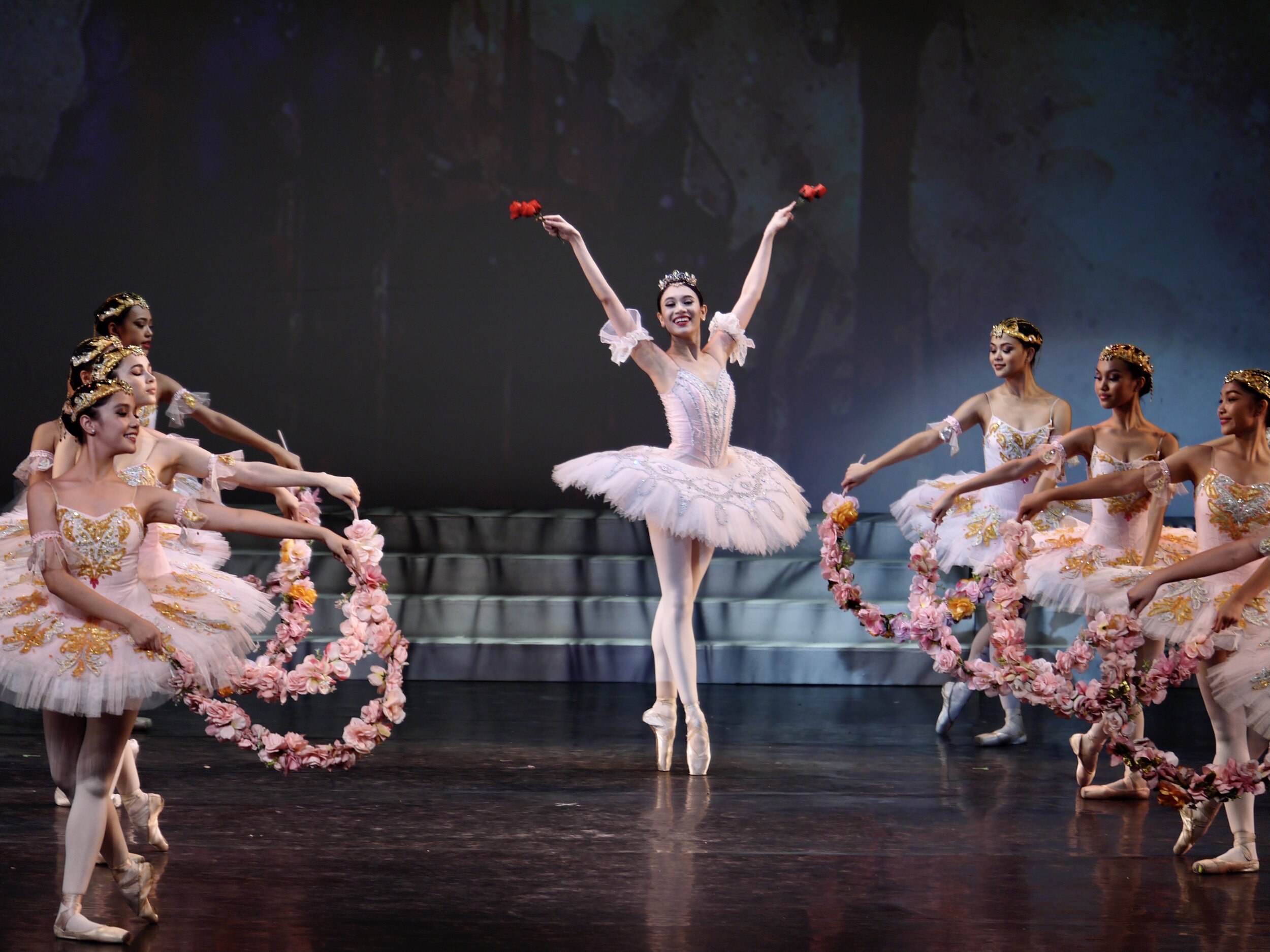    The Living Garden scene in  Le Corsaire  is one of the dreamiest in classical ballet, says Abigail Oliveiro who, as Medora, joyfully clutches red roses while surrounded by ballerinas carrying floral garlands. Photo by Giselle P. Kasilag   
