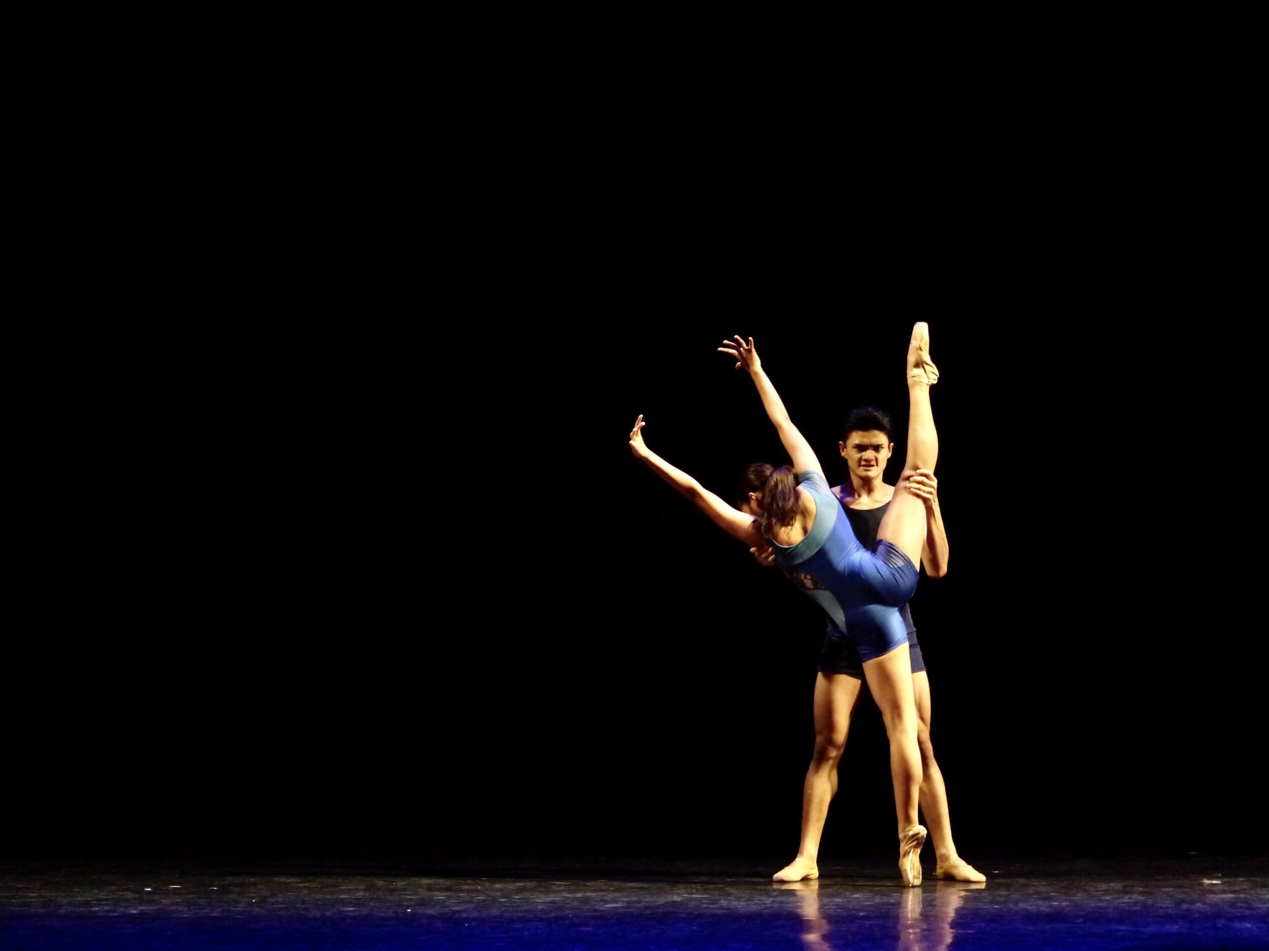    Wearing complementing outfits in marine hues, Joshua Enciso and Nicole Barroso power through the vigorous steps of Gerardo Francisco’s  Fuga . The pair danced  Fuga  as a competition piece in the USA-IBC and in Ballet Manila’s  Iconic  (above), bo