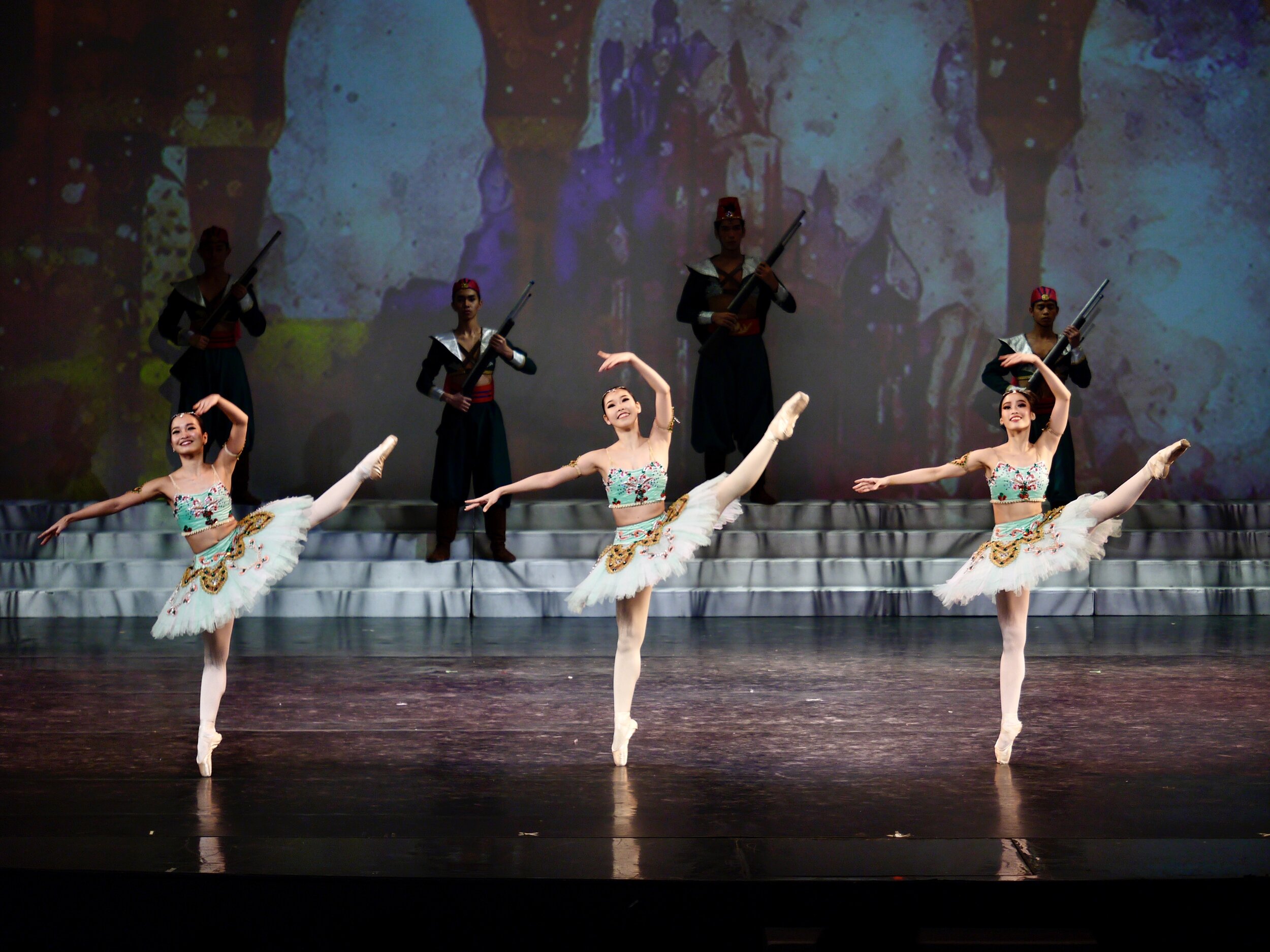    What could be better for a pirate caper than outfits reflecting the colors of the waters? In  Le Corsaire  (2018), ballerinas Jessica Pearl Dames, Akari Ida and Joan Emery Sia dance as the Odalisques in tutus pairing cropped tops and skirts in sea